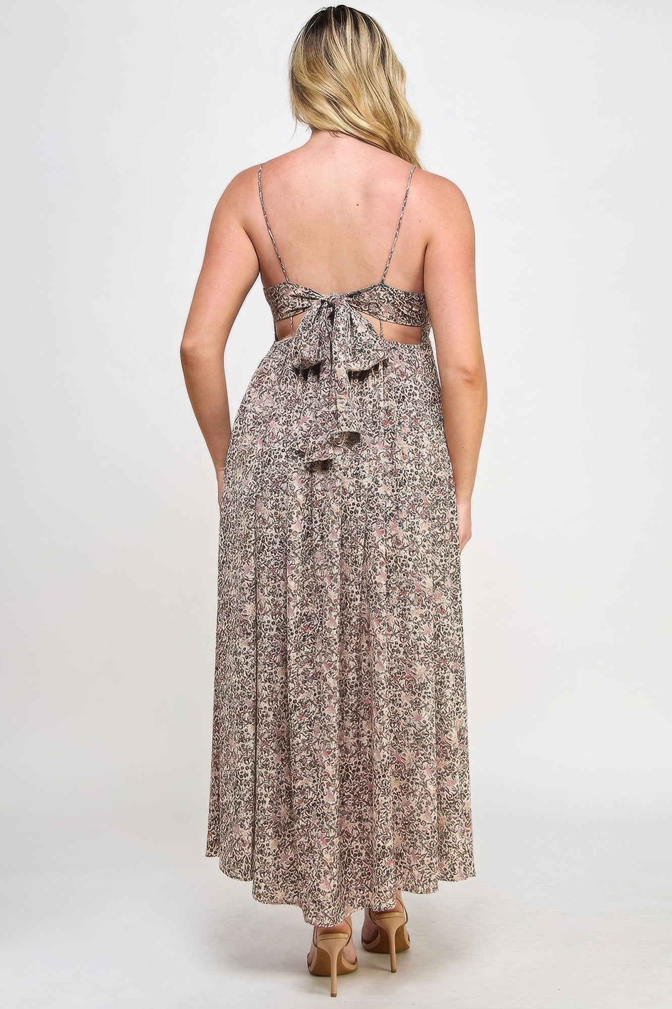The Talia is our plus size floral maxi dress with a gorgeous tie back. This stunning piece is meticulously crafted to show your flattering silhouette. Perfect for special occasions or everyday wear. Fabric: Made from 100% polyester. Colour: Taupe.