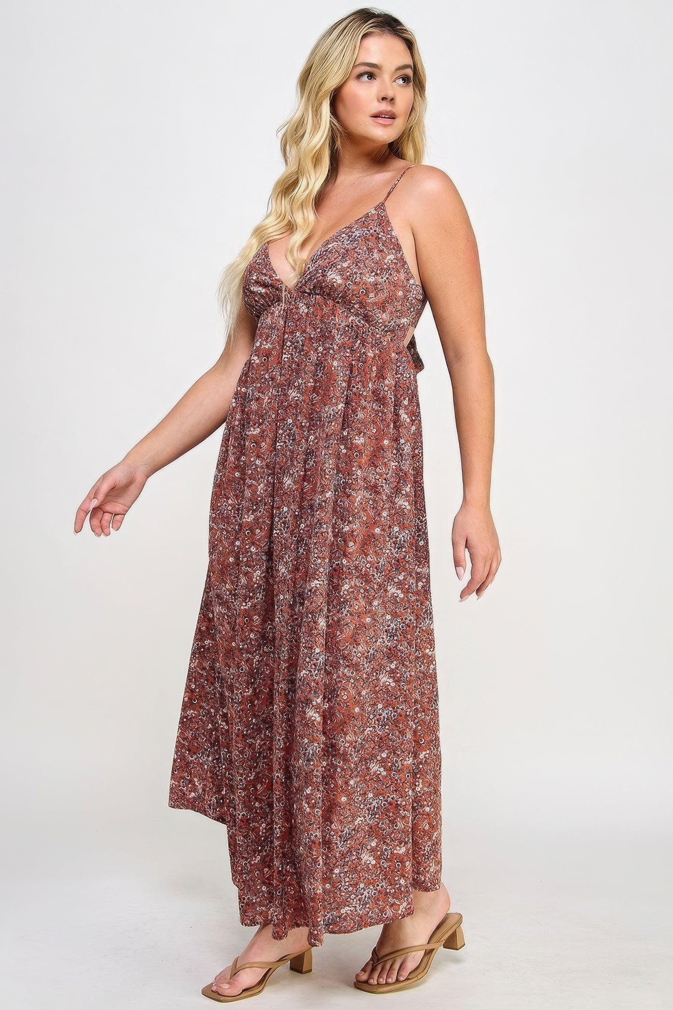 The Talia is our plus size floral maxi dress with a gorgeous tie back. This stunning piece is meticulously crafted to show your flattering silhouette. Perfect for special occasions or everyday wear. Fabric: Made from 100% polyester. Colour: Rust.
