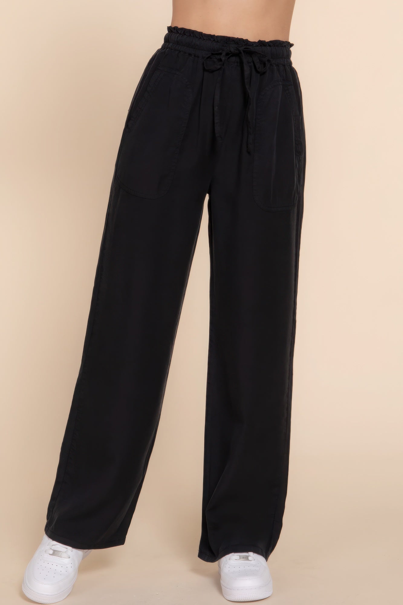 The Winona is our elastic waist Tencel fiber long pants, crafted for both comfort and style. These pants are known for their softness and sustainability. Perfect for various occasions from casual outings to relaxed work environments. Fabric: Made from 100% Tencel. Colour: black.