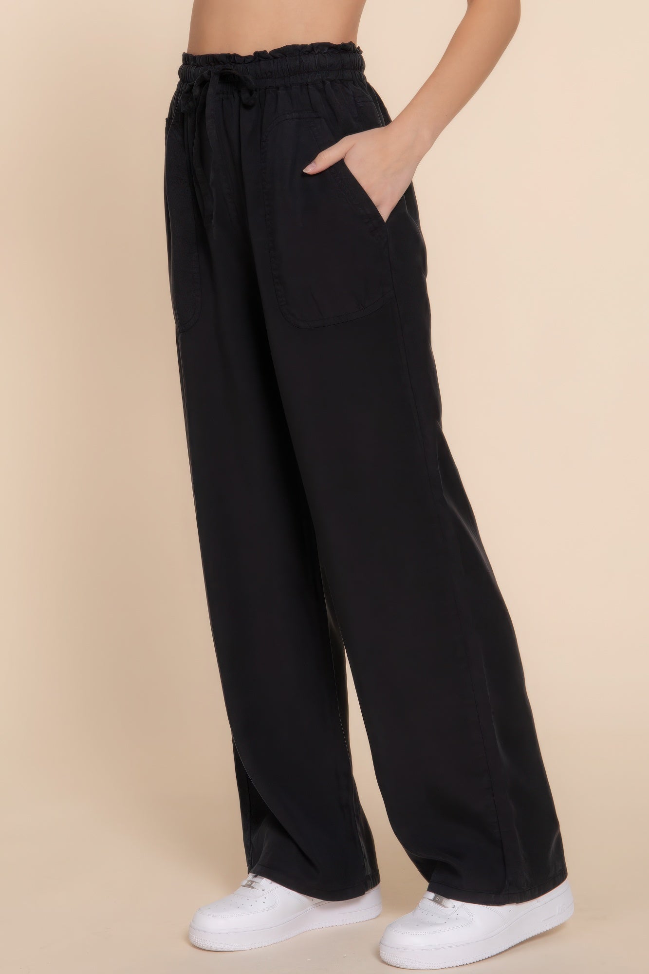 The Winona is our elastic waist Tencel fiber long pants, crafted for both comfort and style. These pants are known for their softness and sustainability. Perfect for various occasions from casual outings to relaxed work environments. Fabric: Made from 100% Tencel. Colour: black.