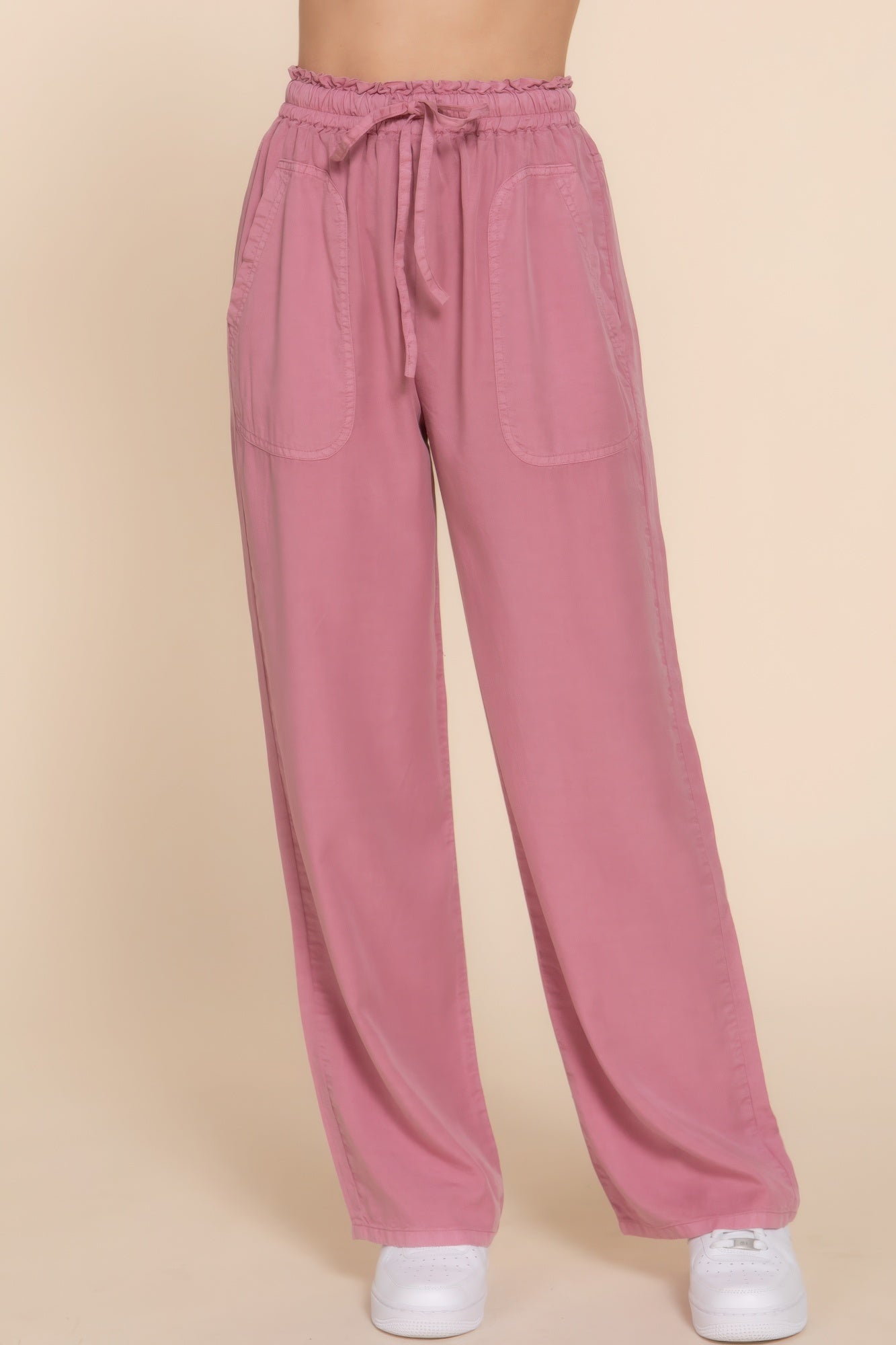 The Winona is our elastic waist Tencel fiber long pants, crafted for both comfort and style. These pants are known for their softness and sustainability. Perfect for various occasions from casual outings to relaxed work environments. Fabric: Made from 100% Tencel. Colour: mauve.