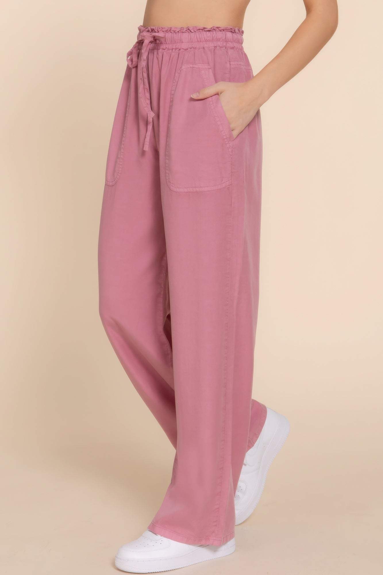 The Winona is our elastic waist Tencel fiber long pants, crafted for both comfort and style. These pants are known for their softness and sustainability. Perfect for various occasions from casual outings to relaxed work environments. Fabric: Made from 100% Tencel. Colour: mauve.