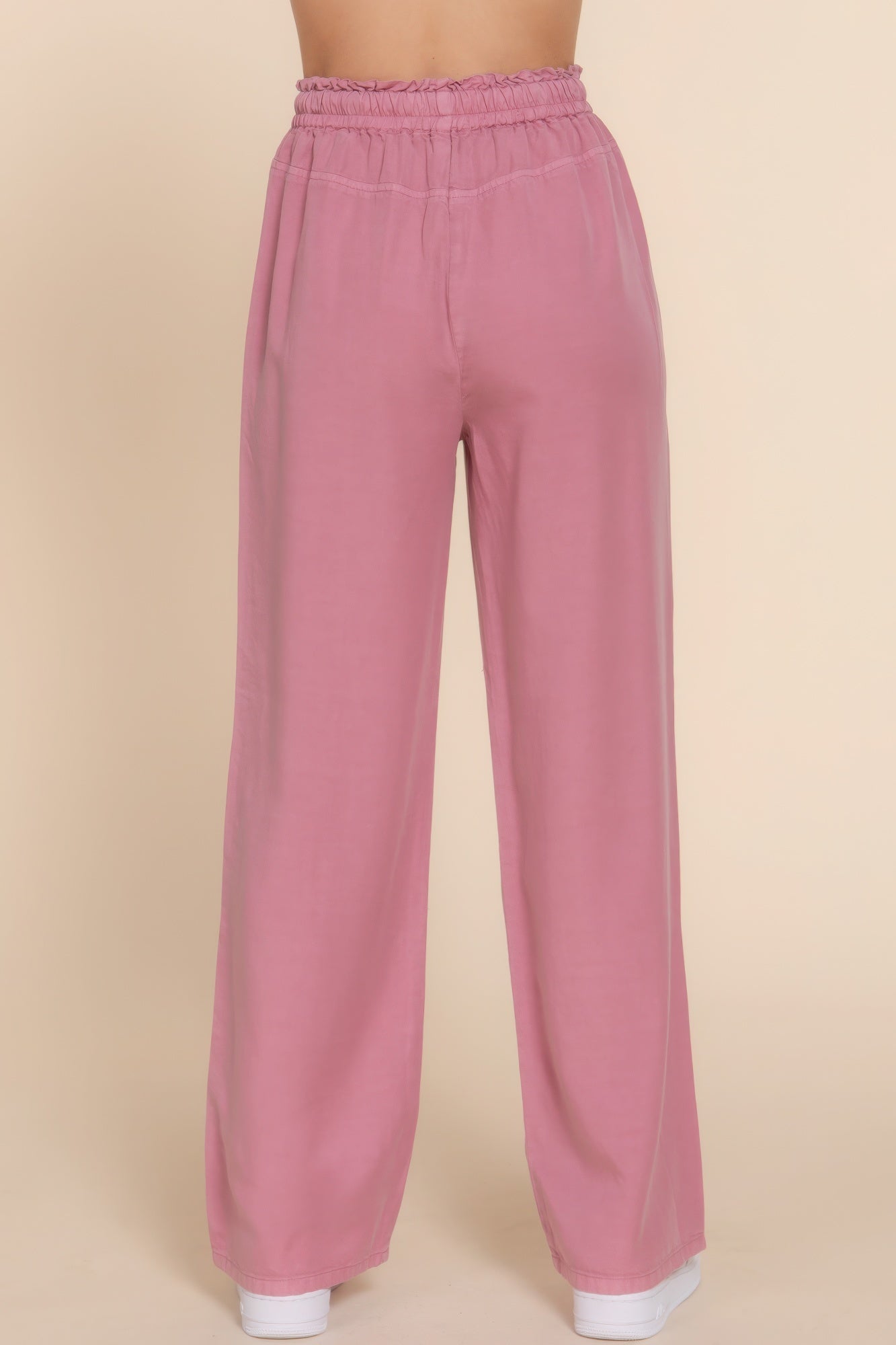The Winona is our elastic waist Tencel fiber long pants, crafted for both comfort and style. These pants are known for their softness and sustainability. Perfect for various occasions from casual outings to relaxed work environments. Fabric: Made from 100% Tencel. Colour: mauve.