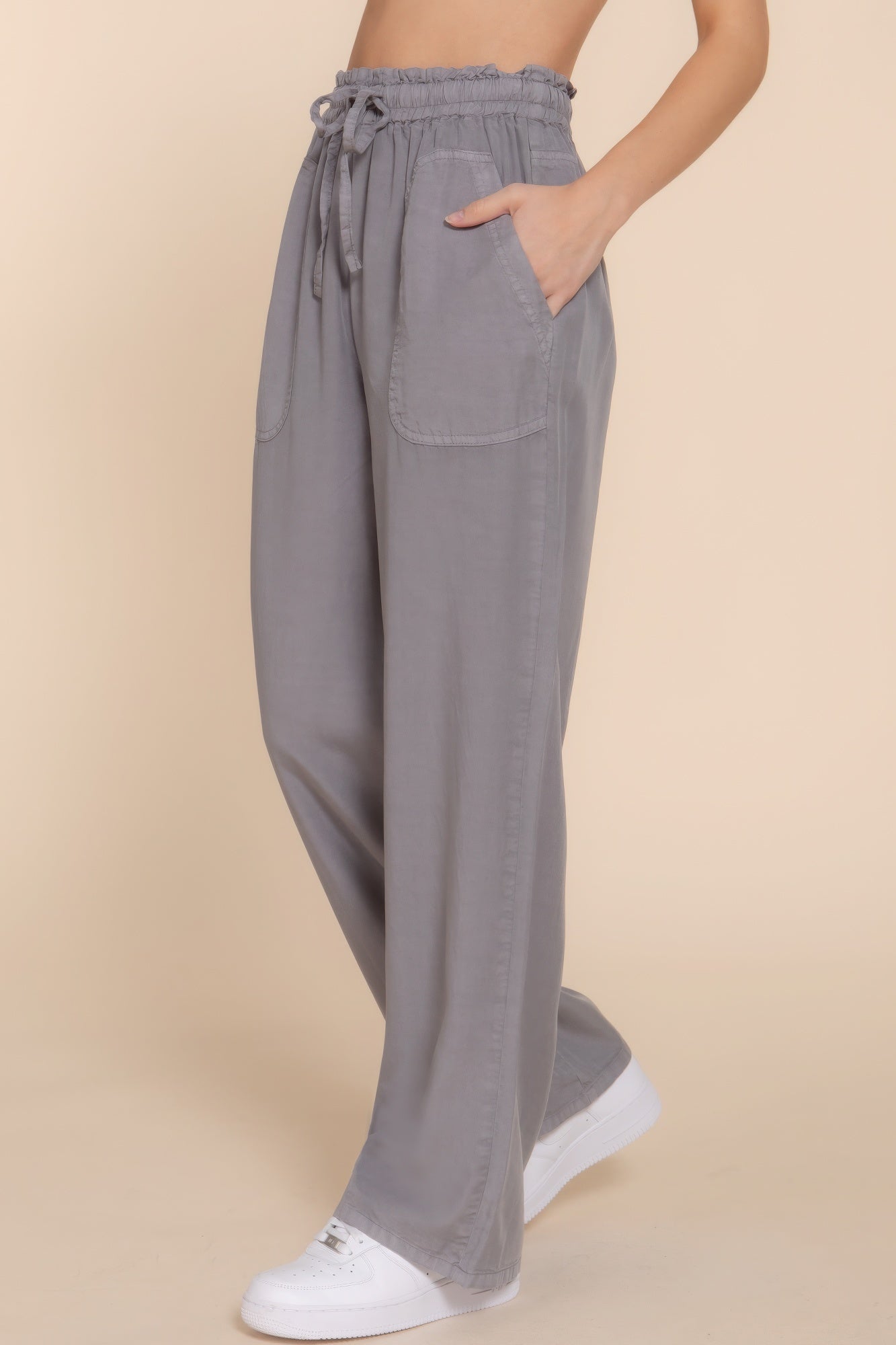 The Winona is our elastic waist Tencel fiber long pants, crafted for both comfort and style. These pants are known for their softness and sustainability. Perfect for various occasions from casual outings to relaxed work environments. Fabric: Made from 100% Tencel. Colour: grey.
