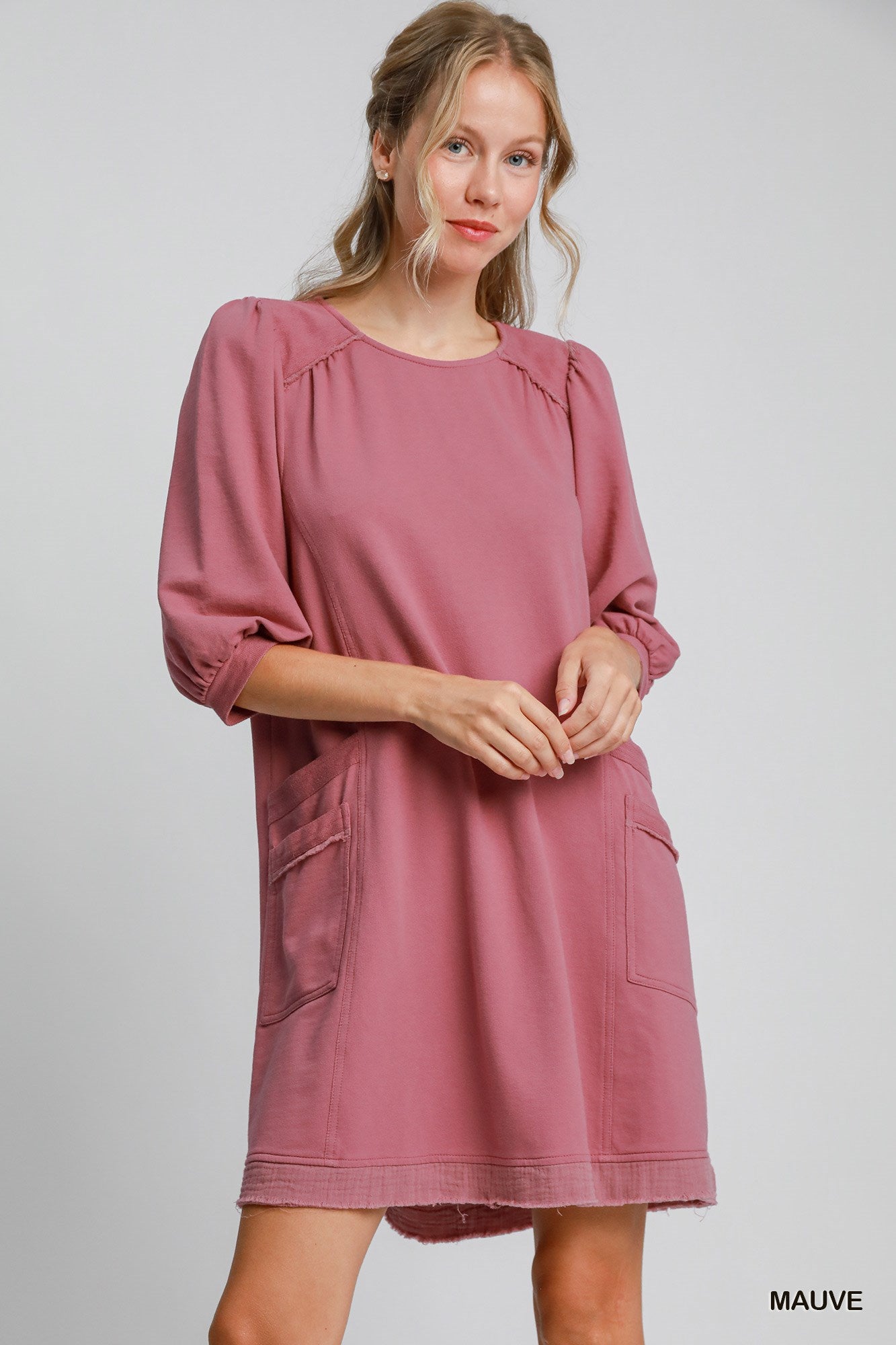The Terry is a mini dress crafted from soft French Terry fabric. It offers a perfect blend of comfort and style. It features double pockets, frayed trim details and a relaxed fit. The dress is not lined making it lightweight and ideal for layering. Fabric: 100% cotton. Colour: mauve.