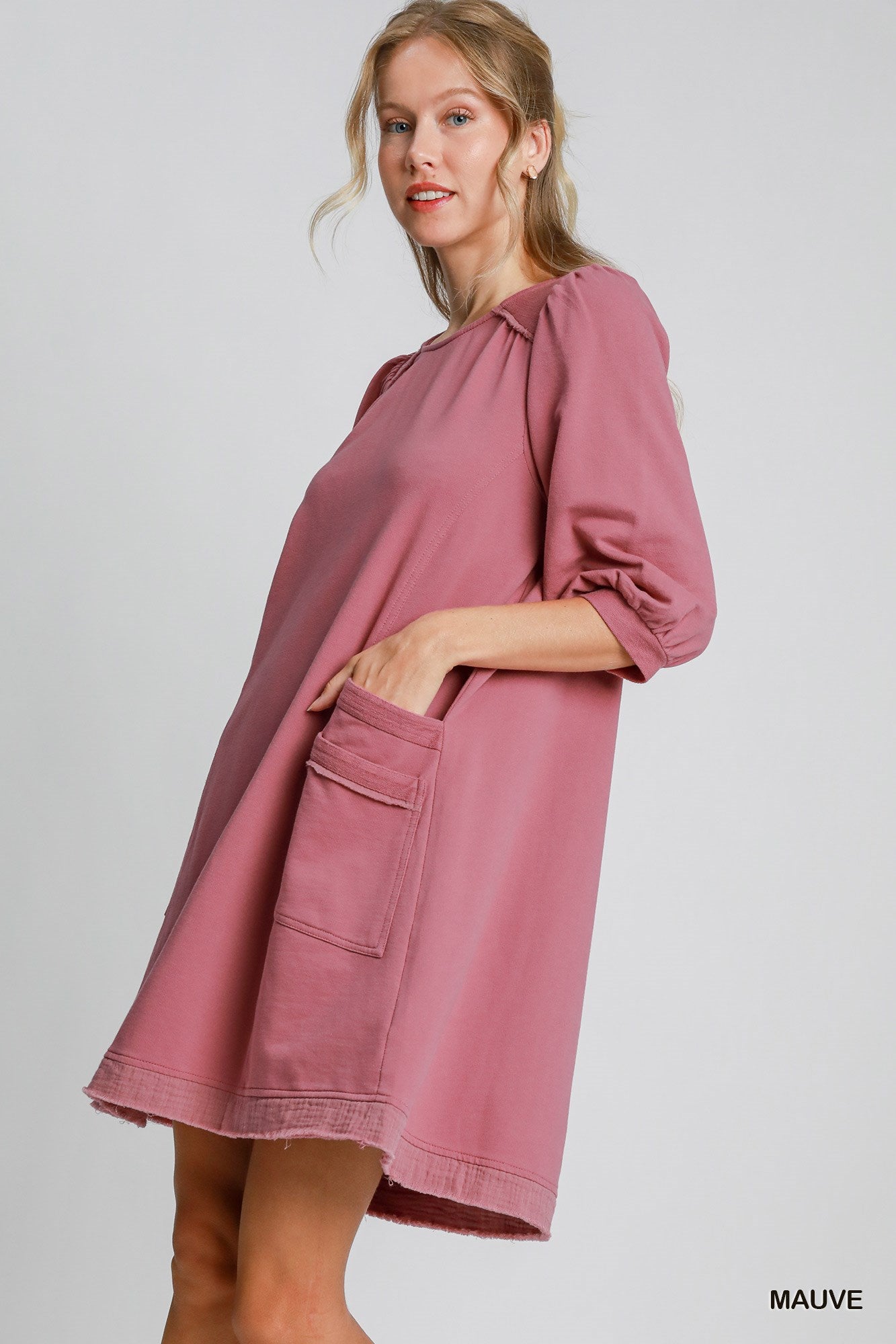 The Terry is a mini dress crafted from soft French Terry fabric. It offers a perfect blend of comfort and style. It features double pockets, frayed trim details and a relaxed fit. The dress is not lined making it lightweight and ideal for layering. Fabric: 100% cotton. Colour: mauve.