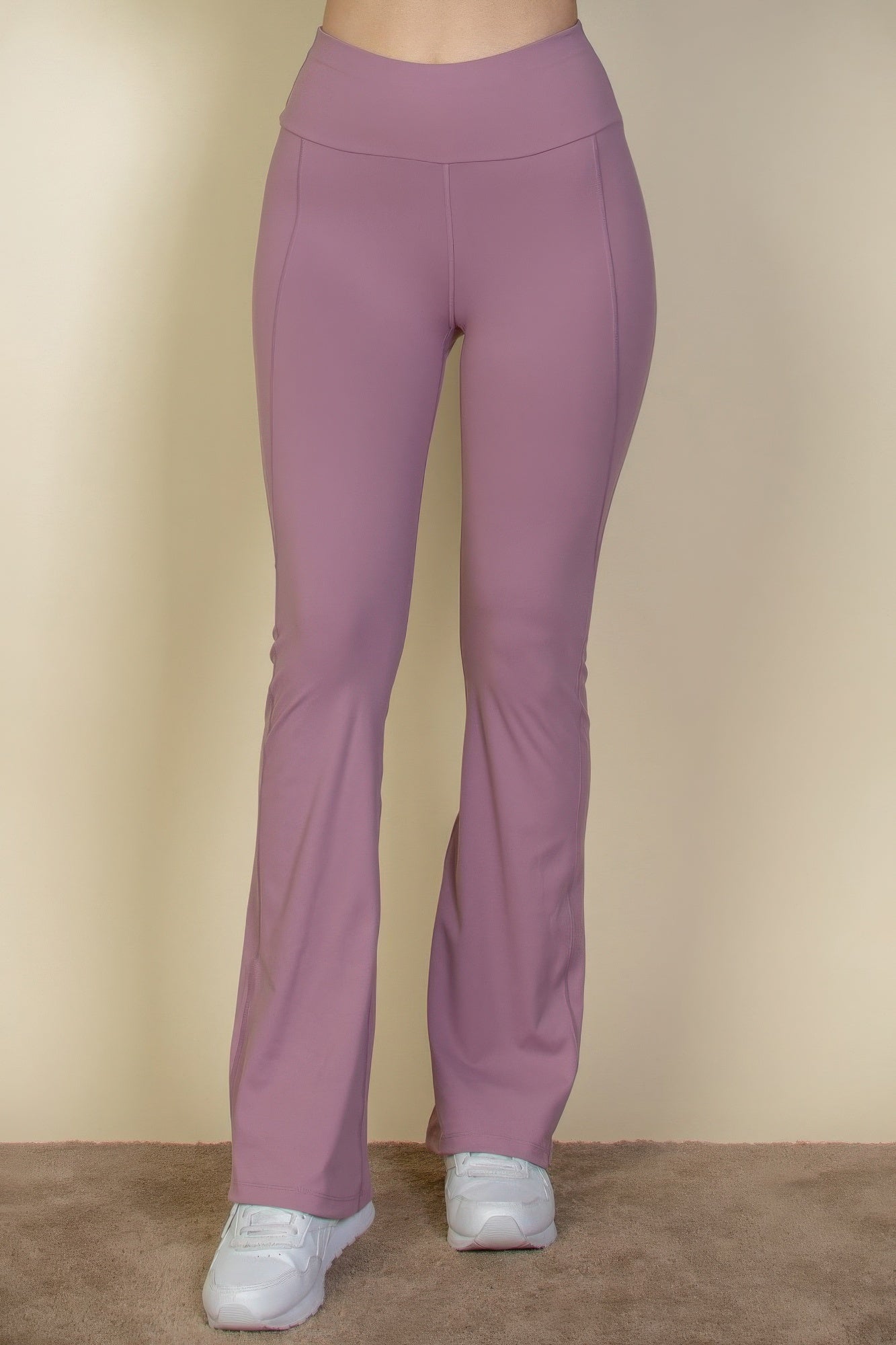 The Fiona is our wide waistband flare leg pants. These cute leggings are designed to offer both style and comfort, making them a versatile choice for any occasion. They can be paired with a fitted top for a polished look or a relaxed sweater for a more laid-back outfit. Crafted from a premium blend of 80% polyamide and 20% elastane. Colour: Smoky Pink.