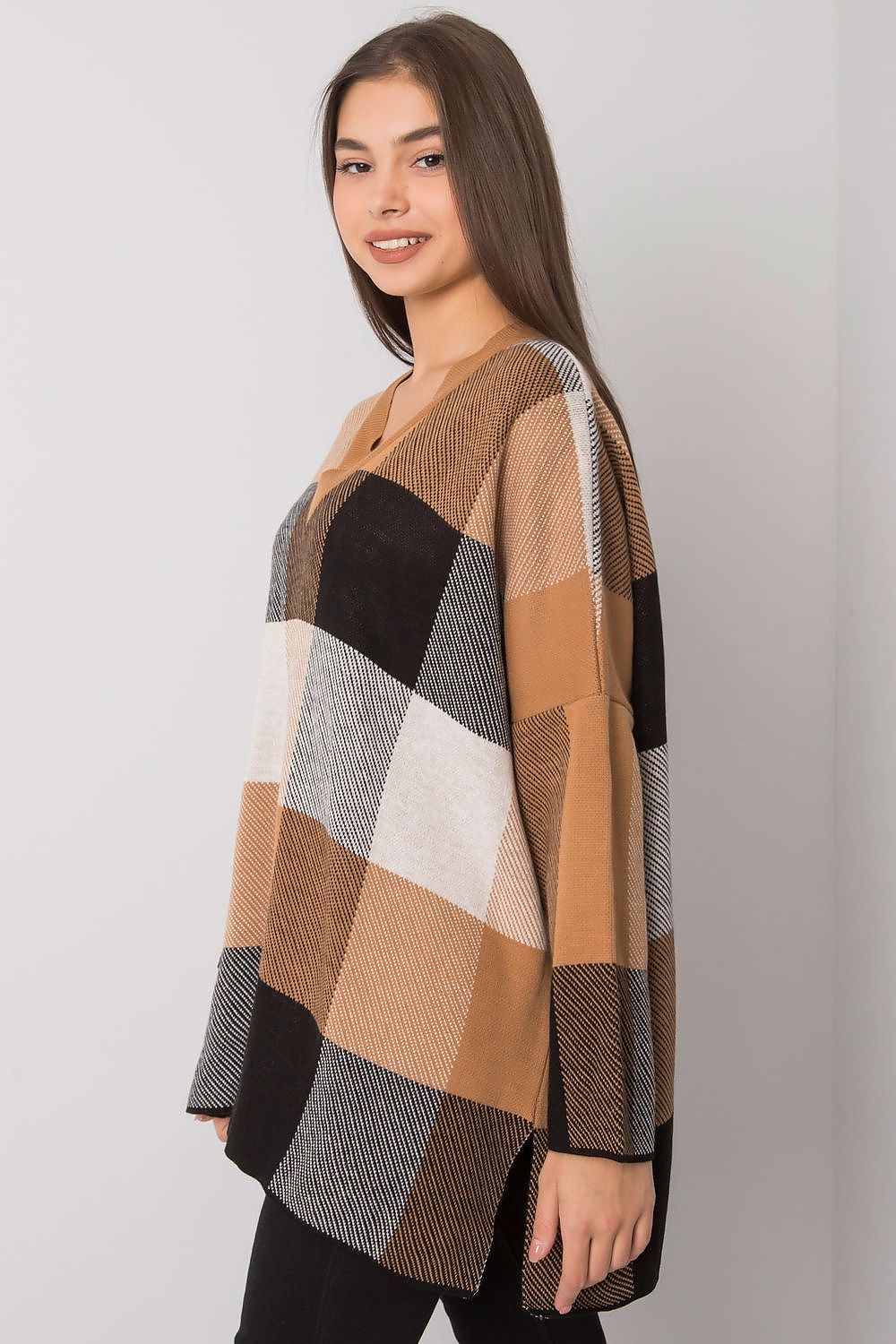 Camel loose-fitting patterned sweater with long sleeves.