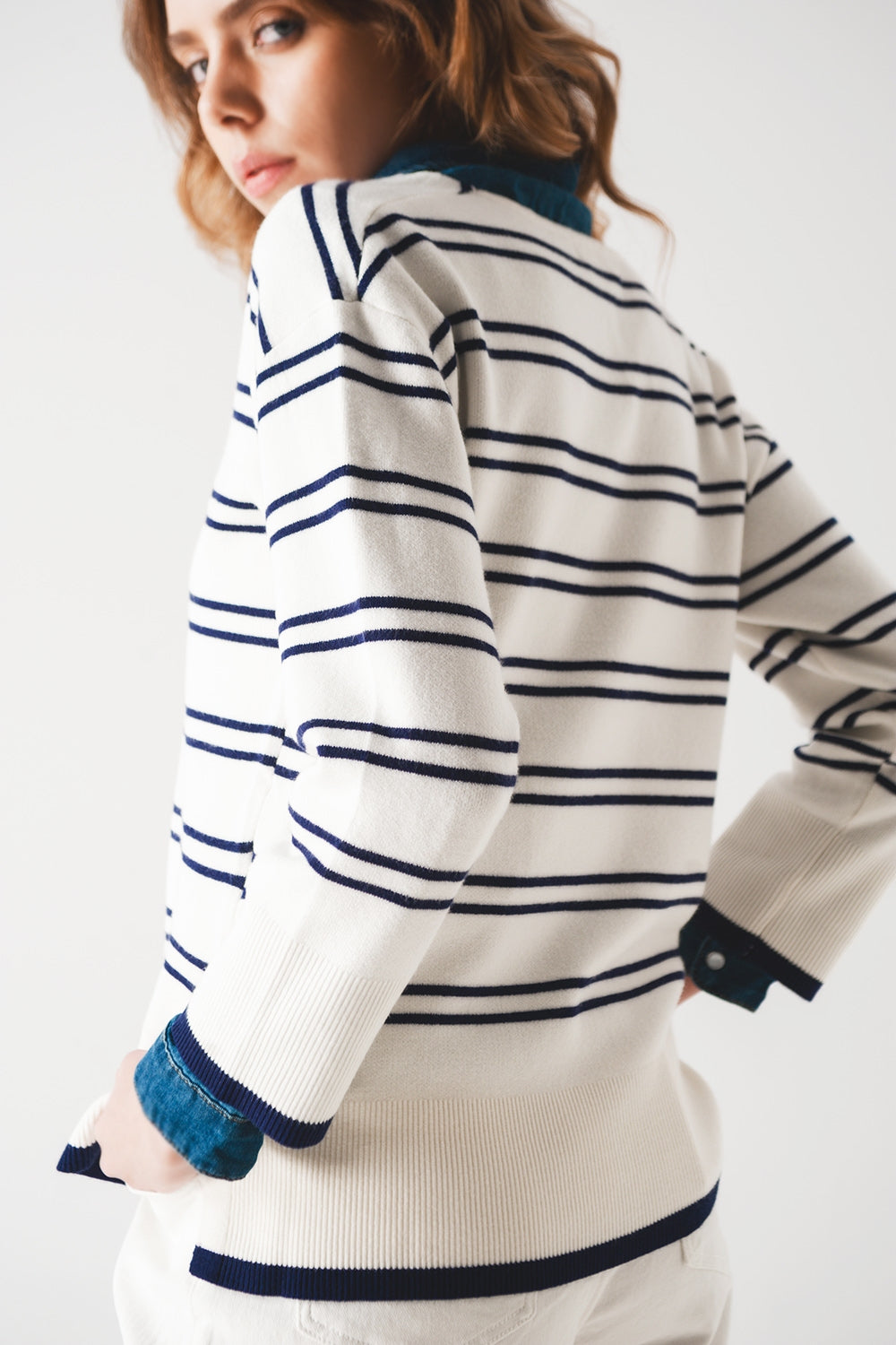 This Agnes sweater boasts a v-neck, long sleeves and a chic stripe design. It is crafted from a soft knit fabric with dropped armholes for extra comfort. This simple yet beautiful sweater runs true to size S. Colour: white with blue stripes.