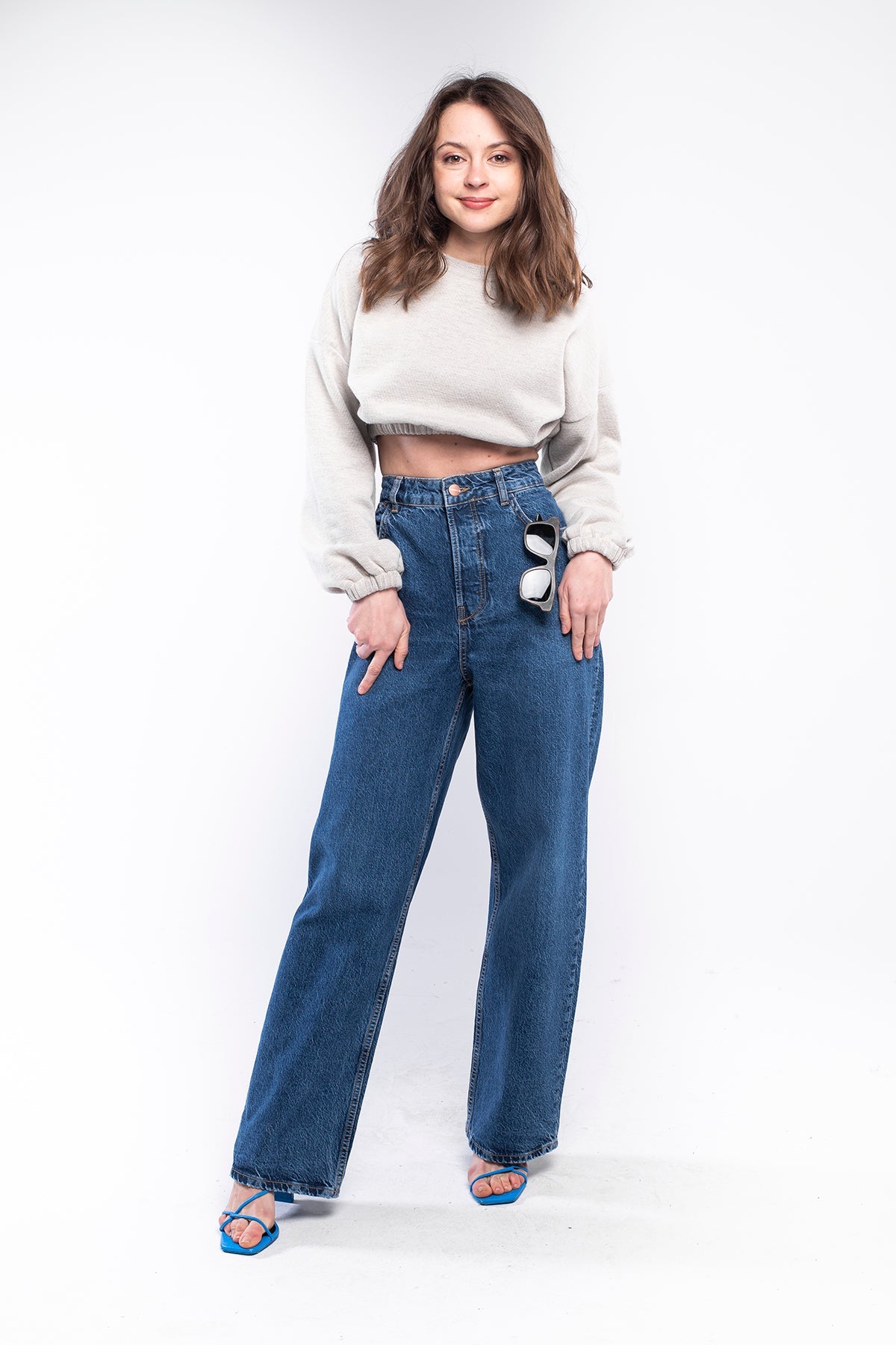 The ChicCrop sweatshirt is a great combination of comfortable and street-ready, cropped and oversized. This product is manufactured from surplus fabrics with minimum environmental impact where child labour is strictly prohibited and regular employment policies are applied. Colour: light beige.
