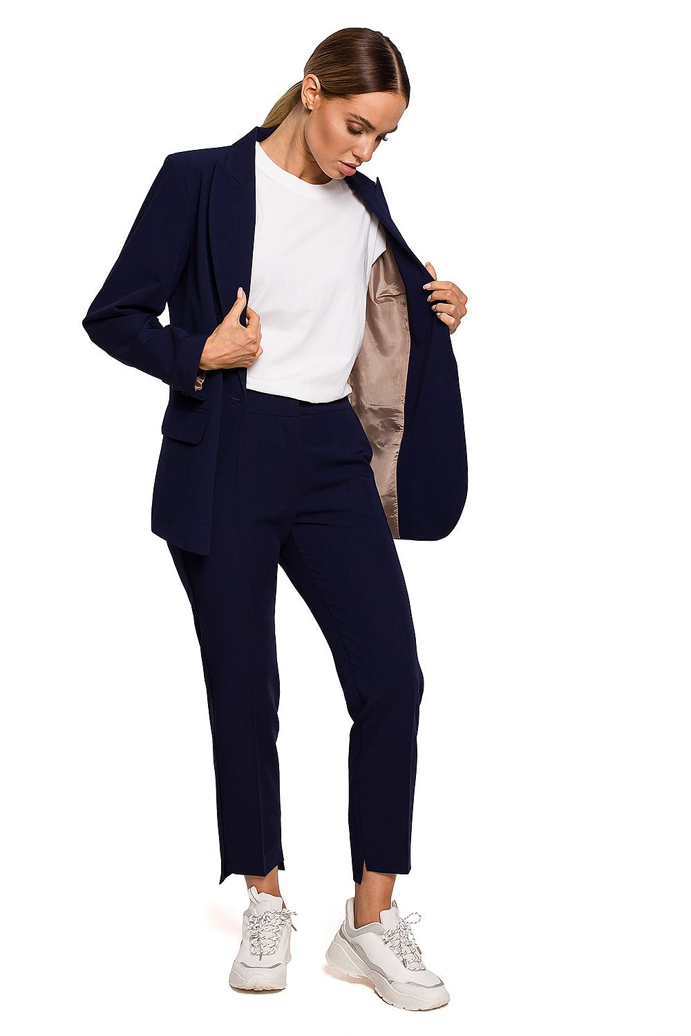 Classic navy blue one-button jacket, perfect for many stylings. Long sleeves finished with three buttons. Jacket is lined. Loose fit gives you freedom of movement even during important meetings. Jacket can be used both in casual and formal settings