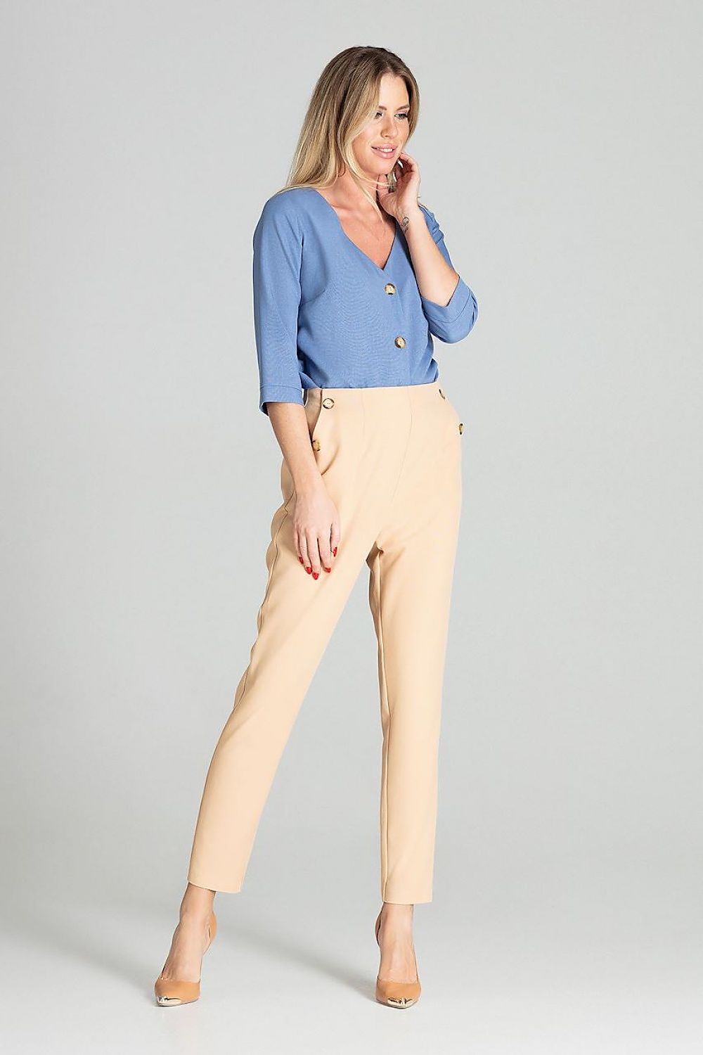 Blue short, simple blouse with 3/4 sleeves with a cuff. Cheese neckline, three-button front fastening.