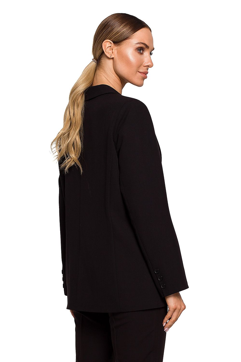 Classic black one-button jacket, perfect for many stylings. Long sleeves finished with three buttons. Jacket is lined. Loose fit gives you freedom of movement even during important meetings. Jacket can be used both in casual and formal settings.