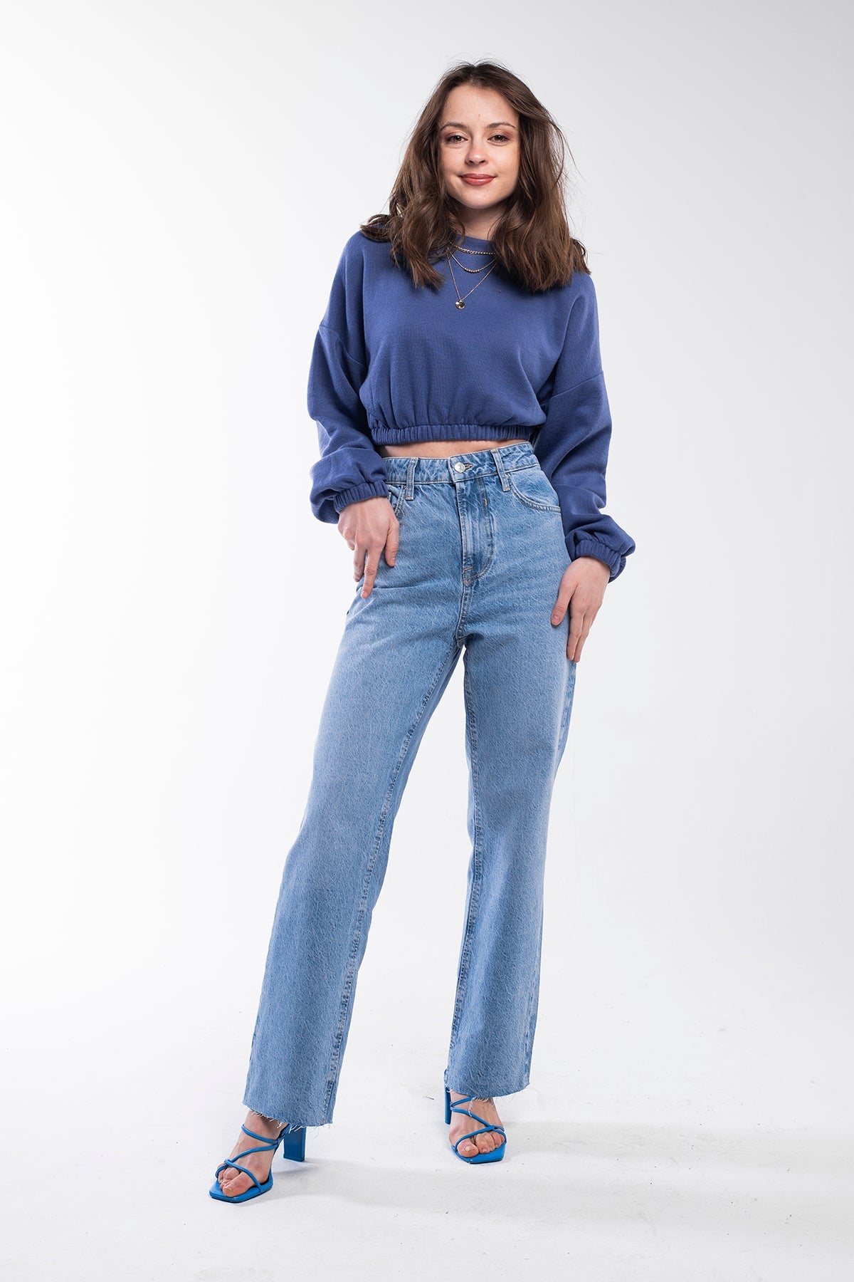 The ChicCrop sweatshirt is a great combination of comfortable and street-ready, cropped and oversized. This product is manufactured from surplus fabrics with minimum environmental impact where child labour is strictly prohibited and regular employment policies are applied. Colour: Blue Bell.