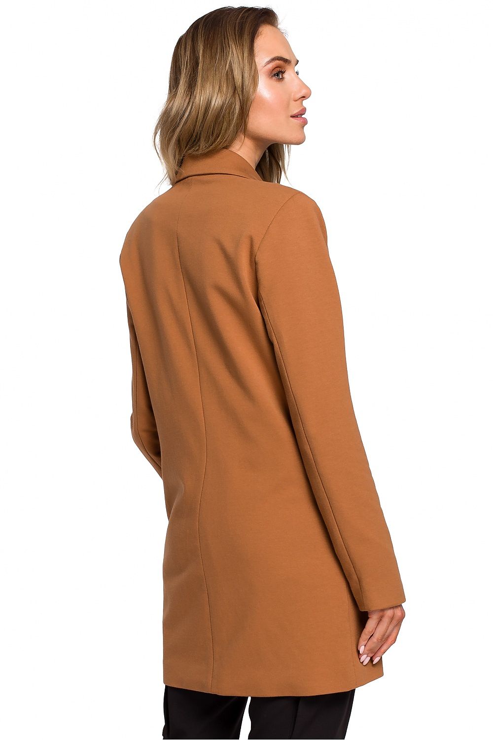 Elegant yet casual double-breasted jacket. This brown knitted jacket is suitable both for everyday wear with jeans and for more elegant outfits. Slip pockets on the front, fully lined.