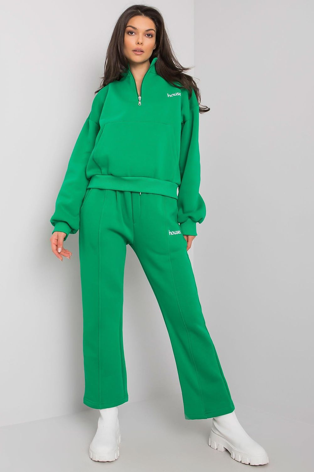 A set consisting of a green sweatshirt with long sleeves and a pocket on the front and green sweatpants with pockets and tie at waist.