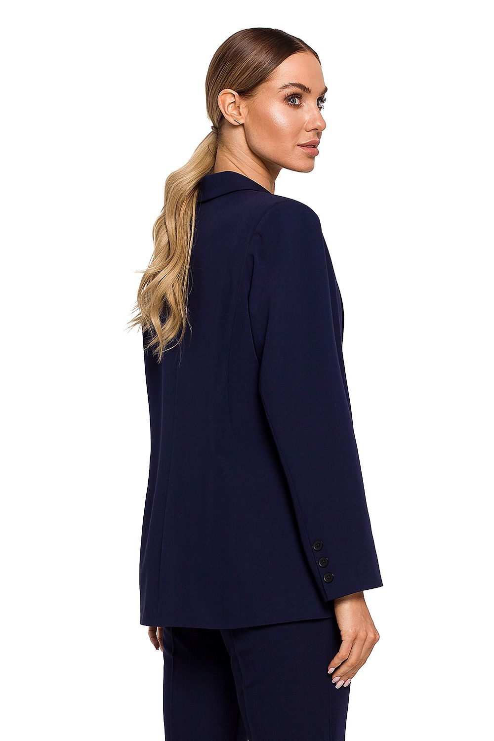 Classic navy blue one-button jacket, perfect for many stylings. Long sleeves finished with three buttons. Jacket is lined. Loose fit gives you freedom of movement even during important meetings. Jacket can be used both in casual and formal settings