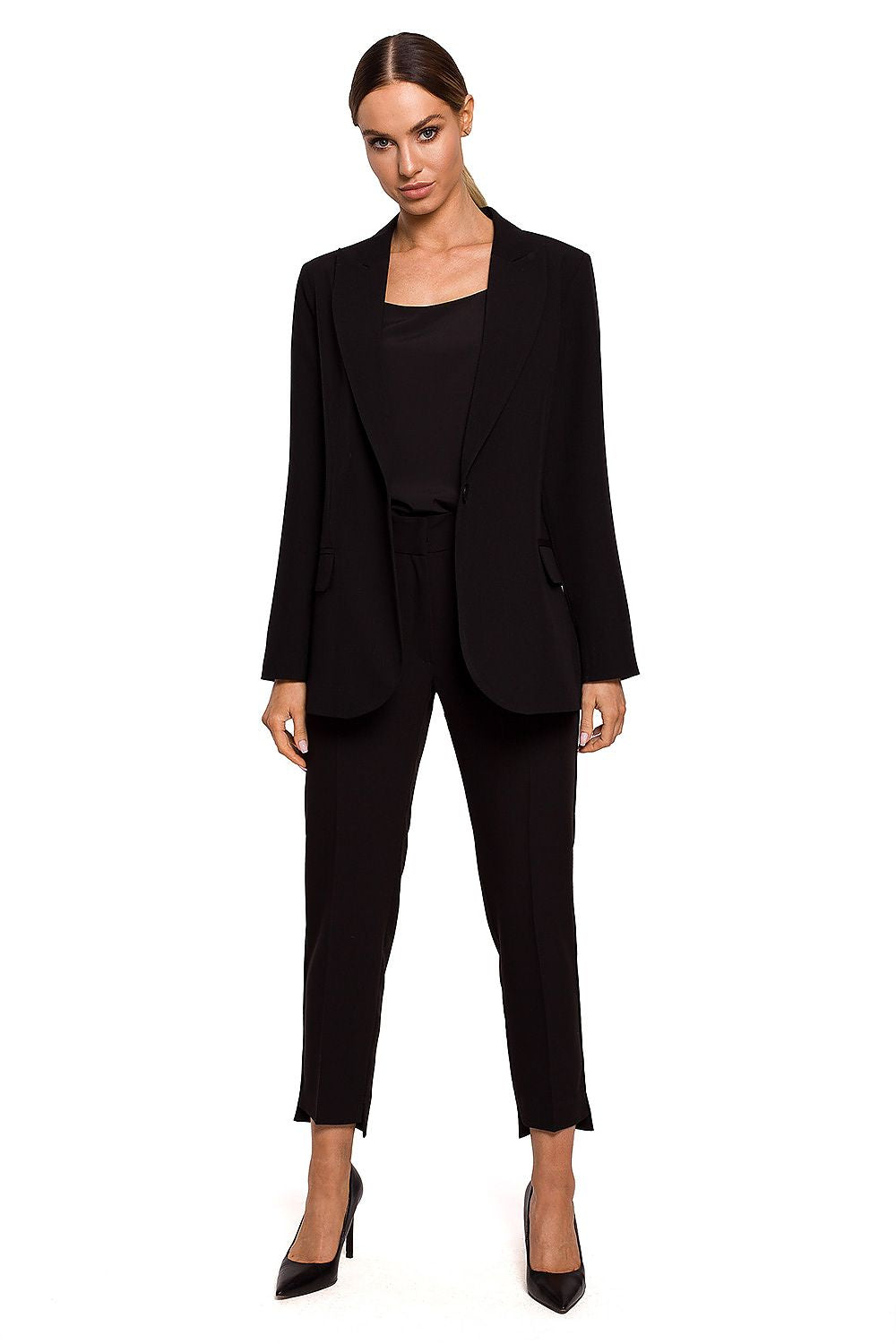 Classic black one-button jacket, perfect for many stylings. Long sleeves finished with three buttons. Jacket is lined. Loose fit gives you freedom of movement even during important meetings. Jacket can be used both in casual and formal settings.
