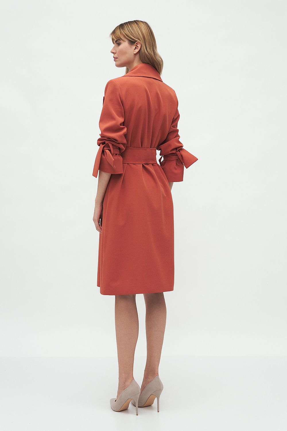 We break the classics! This coat is a perfect proof of that. Works well with trousers as well as with dresses.