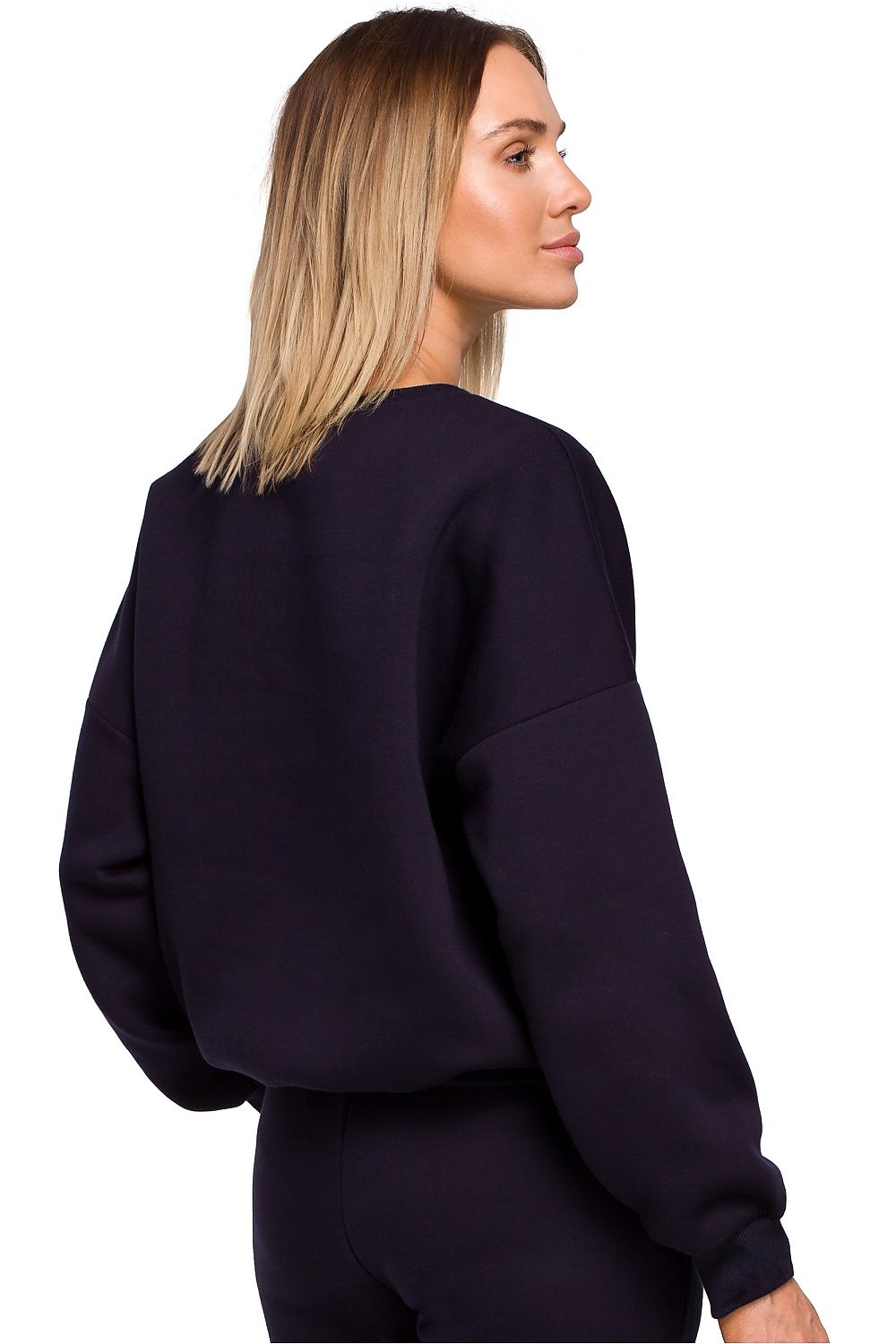 Oversized sweater, with original embroidery on the front in many fashionable colors. Lovely with sweatpants in the same color, jeans, skirts and dresses. Colour: Navy Blue.