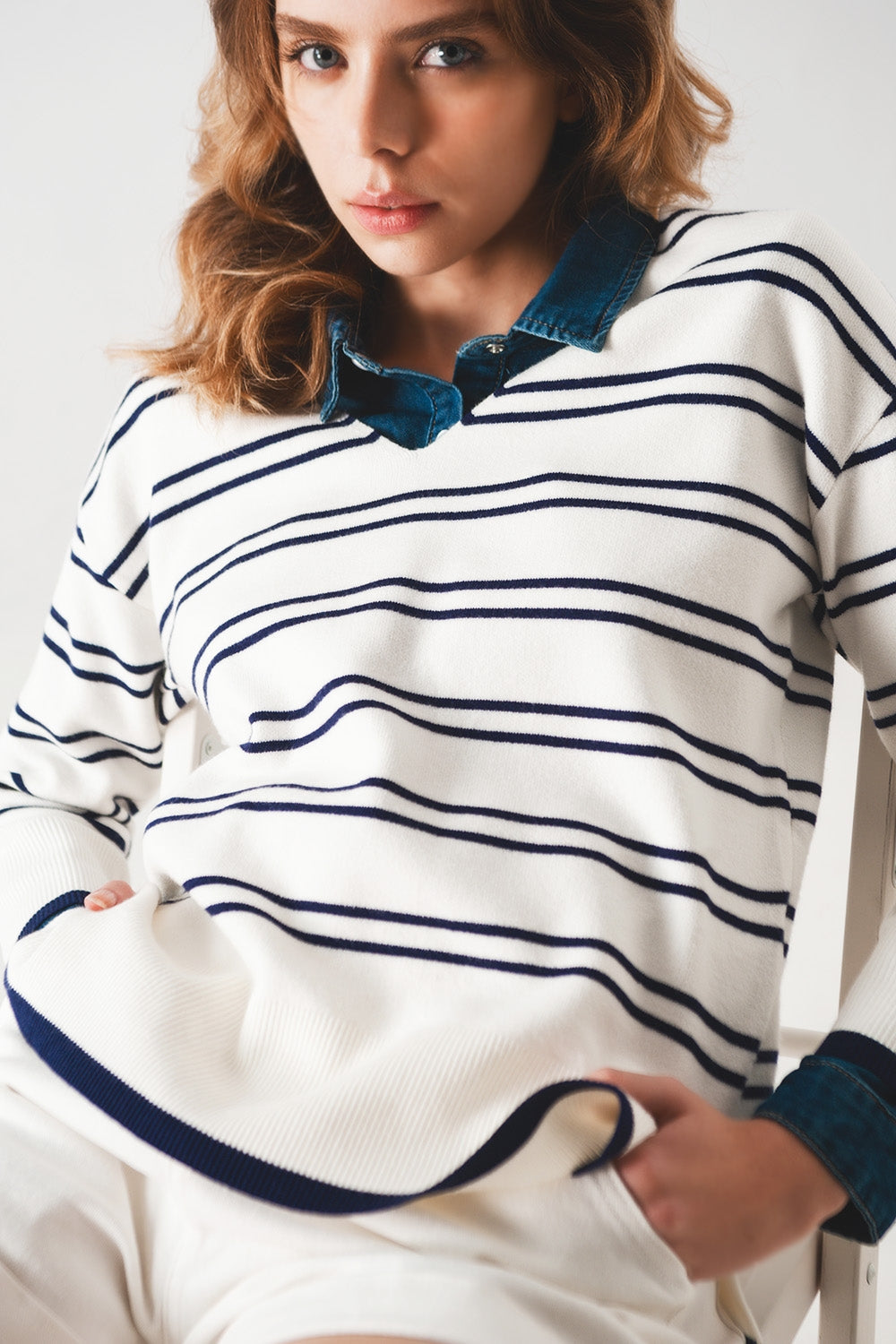 This Agnes sweater boasts a v-neck, long sleeves and a chic stripe design. It is crafted from a soft knit fabric with dropped armholes for extra comfort. This simple yet beautiful sweater runs true to size S. Colour: white with blue stripes.