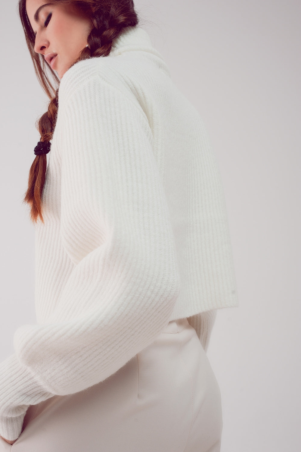 The White Winter Turtleneck Sweater is a must-have. This sweater boasts a cozy chunky knit fabric and stylish puff sleeves, blending comfort and fashion effortlessly. It's made from a blend of 45% Acrylic, 28% Polyamide, and 27% Polyester. With a standard fit that runs true to size, this sweater is designed to provide a comfortable and stylish look. Embrace the perfect combination of comfort and chic style.