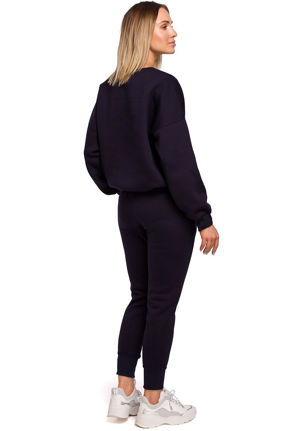 A classic of the sporty genre, sweatpants on elastic, with pockets and cuffs at the bottom of the legs. Colour: Navy Blue.