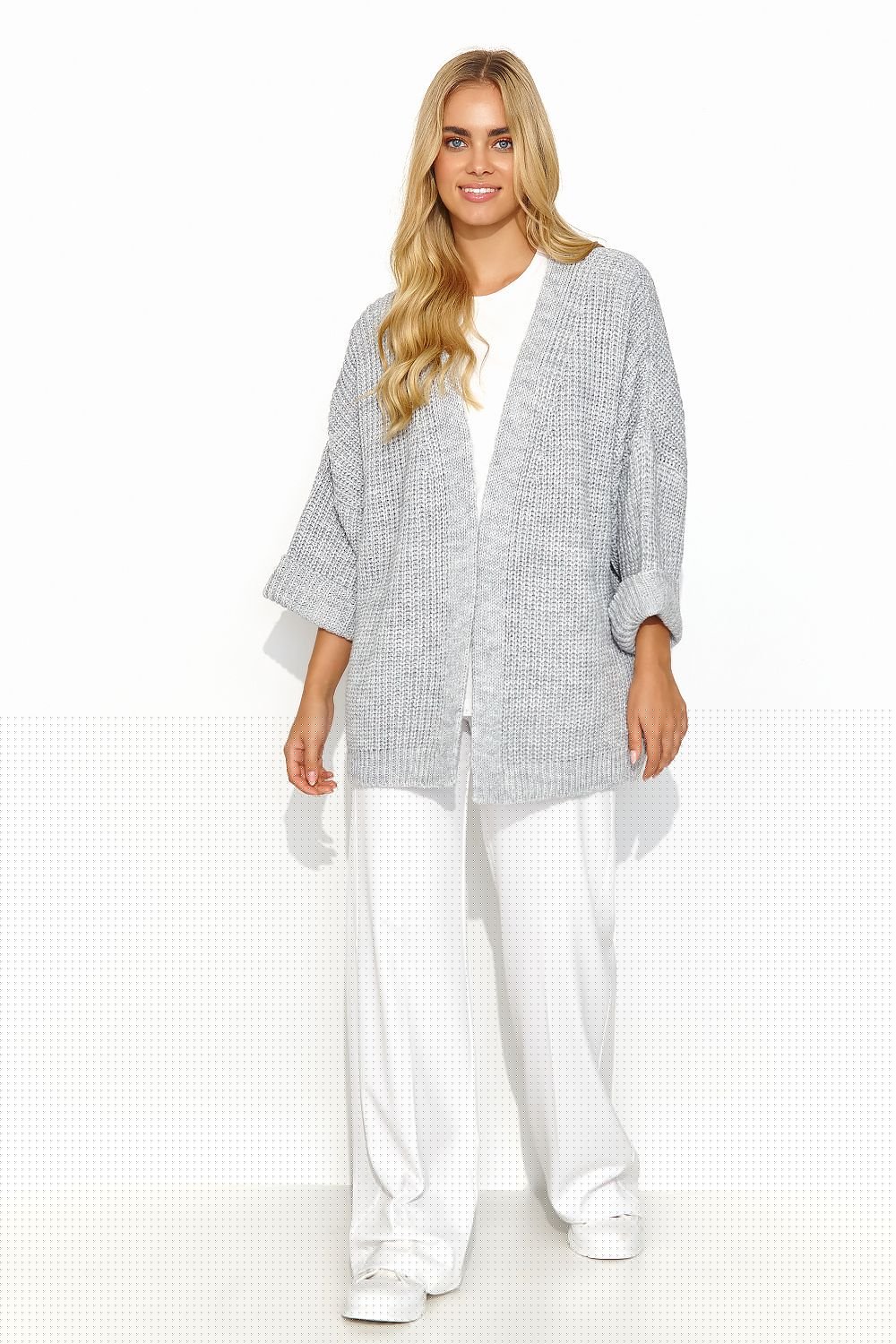 A grey buttonless cardigan with wide sleeves and a lot of character. This cardigan has a uniform and regular pattern. It looks great when paired with a dress or a simple t-shirt and jeans. It is a versatile piece that adds exceptional class to both casual and more formal outfits. Made in Europe.