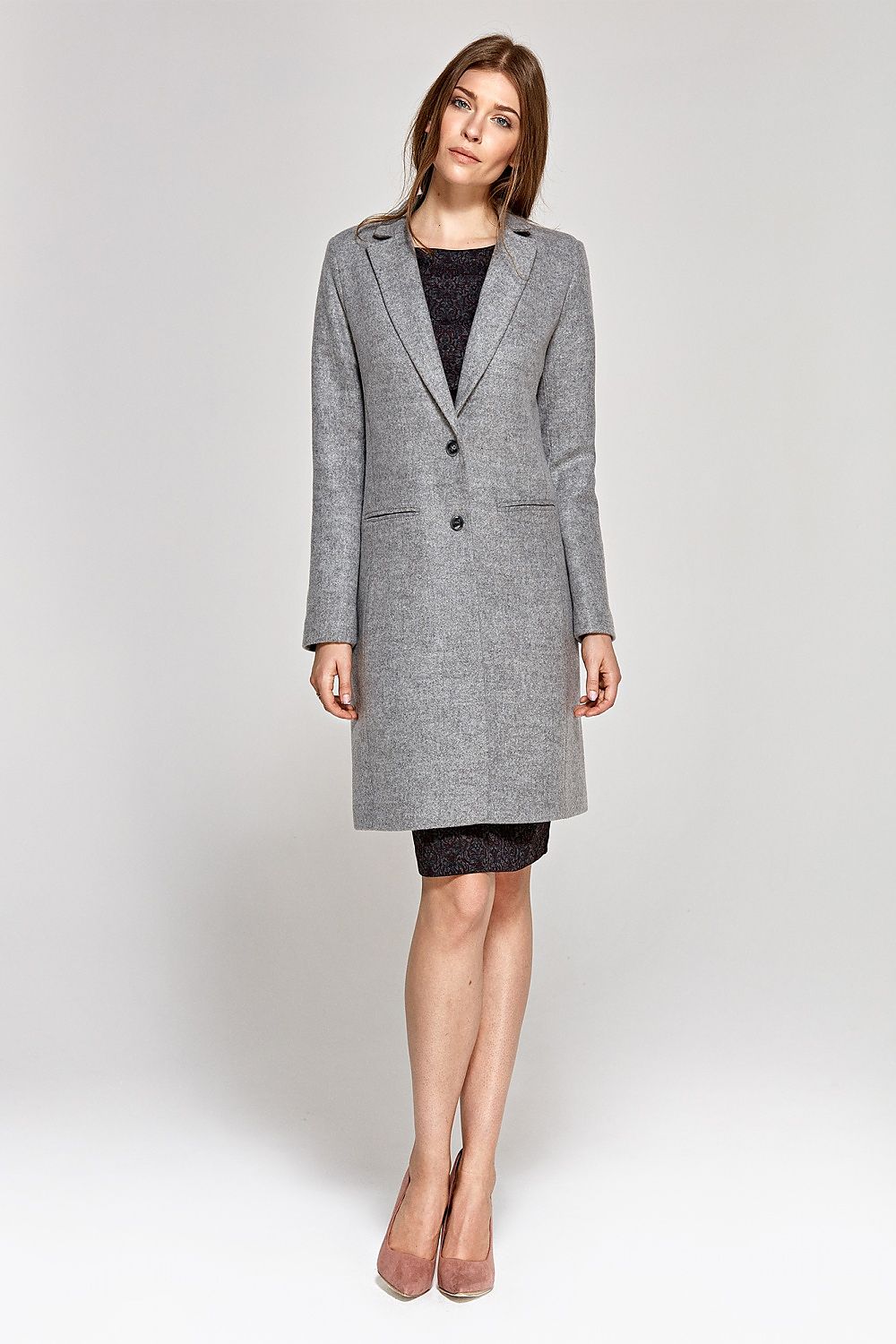 Classics will always be in fashion and this coat is universal, both elegant and sporty. Its color is timeless. Play with accessories and each time you will see a different version of it.