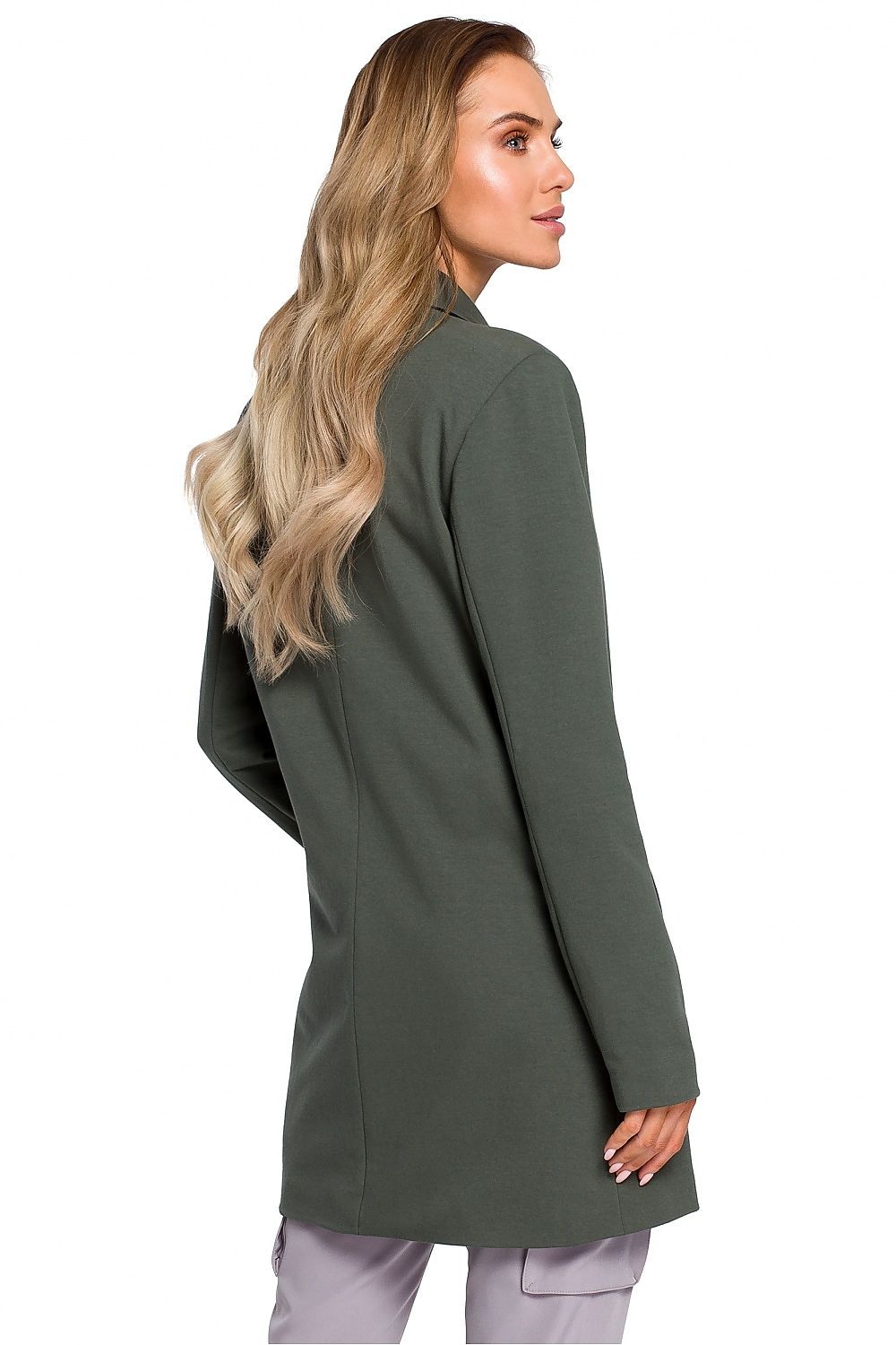 Elegant yet casual double-breasted jacket. This green knitted jacket is suitable both for everyday wear with jeans and for more elegant outfits. Slip pockets on the front, fully lined.