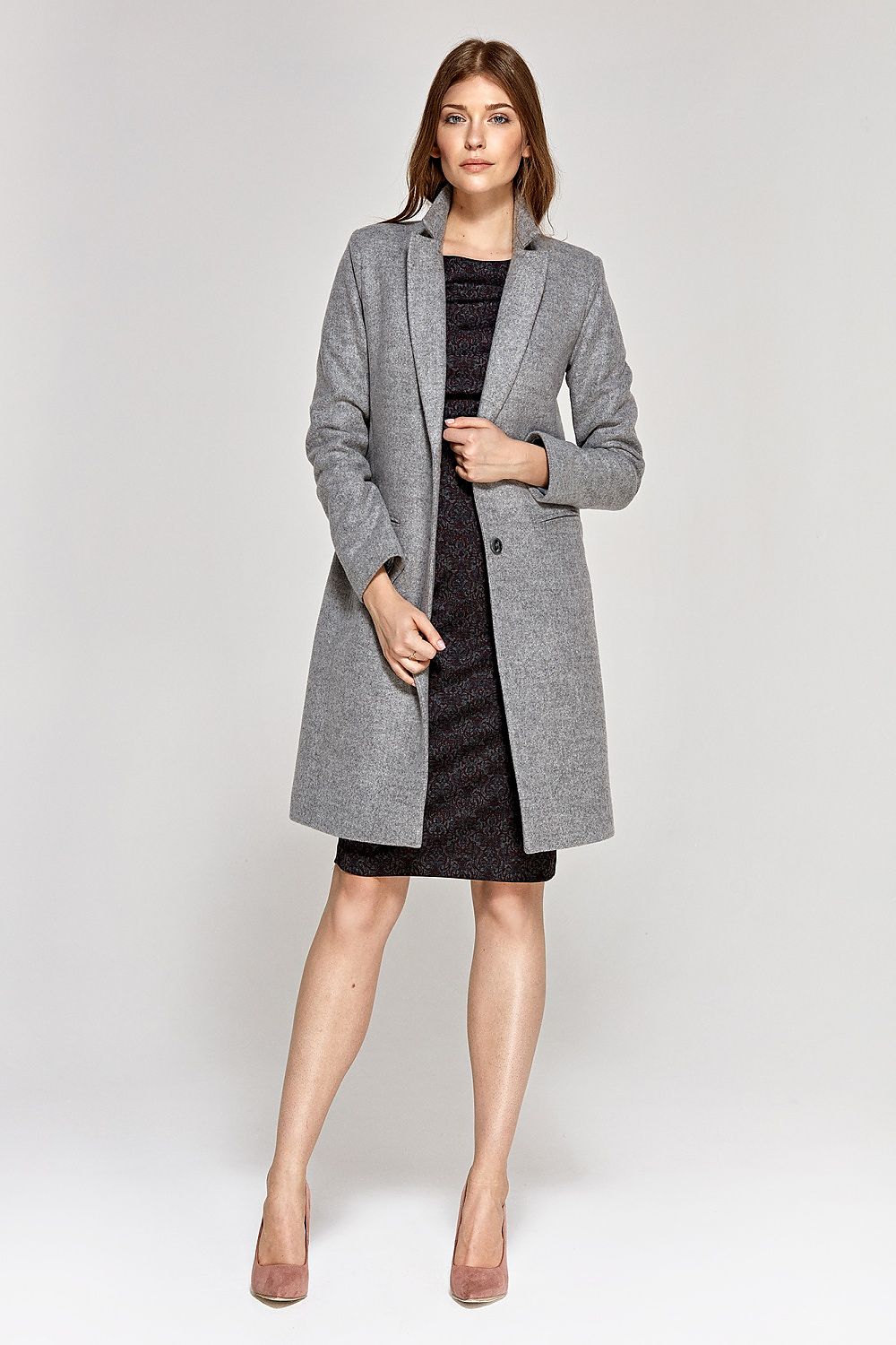 Classics will always be in fashion and this coat is universal, both elegant and sporty. Its color is timeless. Play with accessories and each time you will see a different version of it.