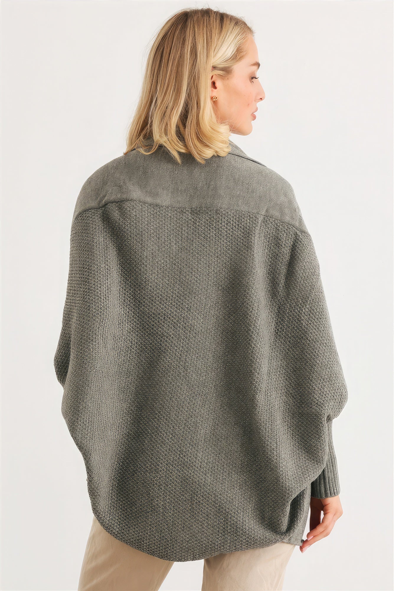 The Chelsea is our batwing sleeve open front cardigan. Designed to keep you warm and relaxed, it is perfect for layering over your favourite outfits. Ideal for casual outings and cozy evenings. Fabric: 100% Acrylic. Colour:  heather charcoal.