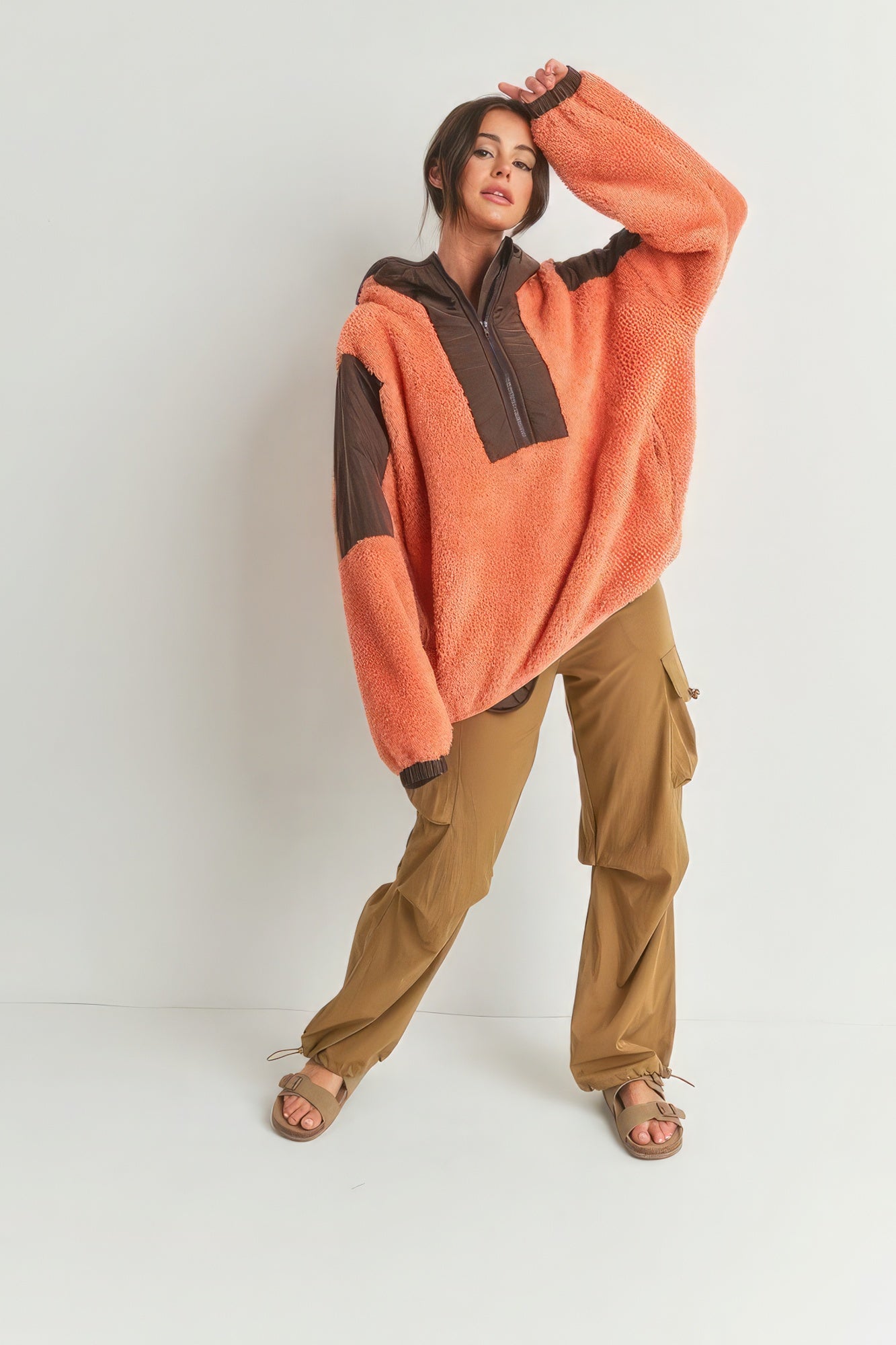 The Carly is our two-toned cozy hooded sweater. Crafted from 100% Polyester, it provides comfort, warmth and a trendy look. Perfect for various occasions, from casual outings to cozy nights in. Fabric: 100% Polyester. Colour: orange and brown.