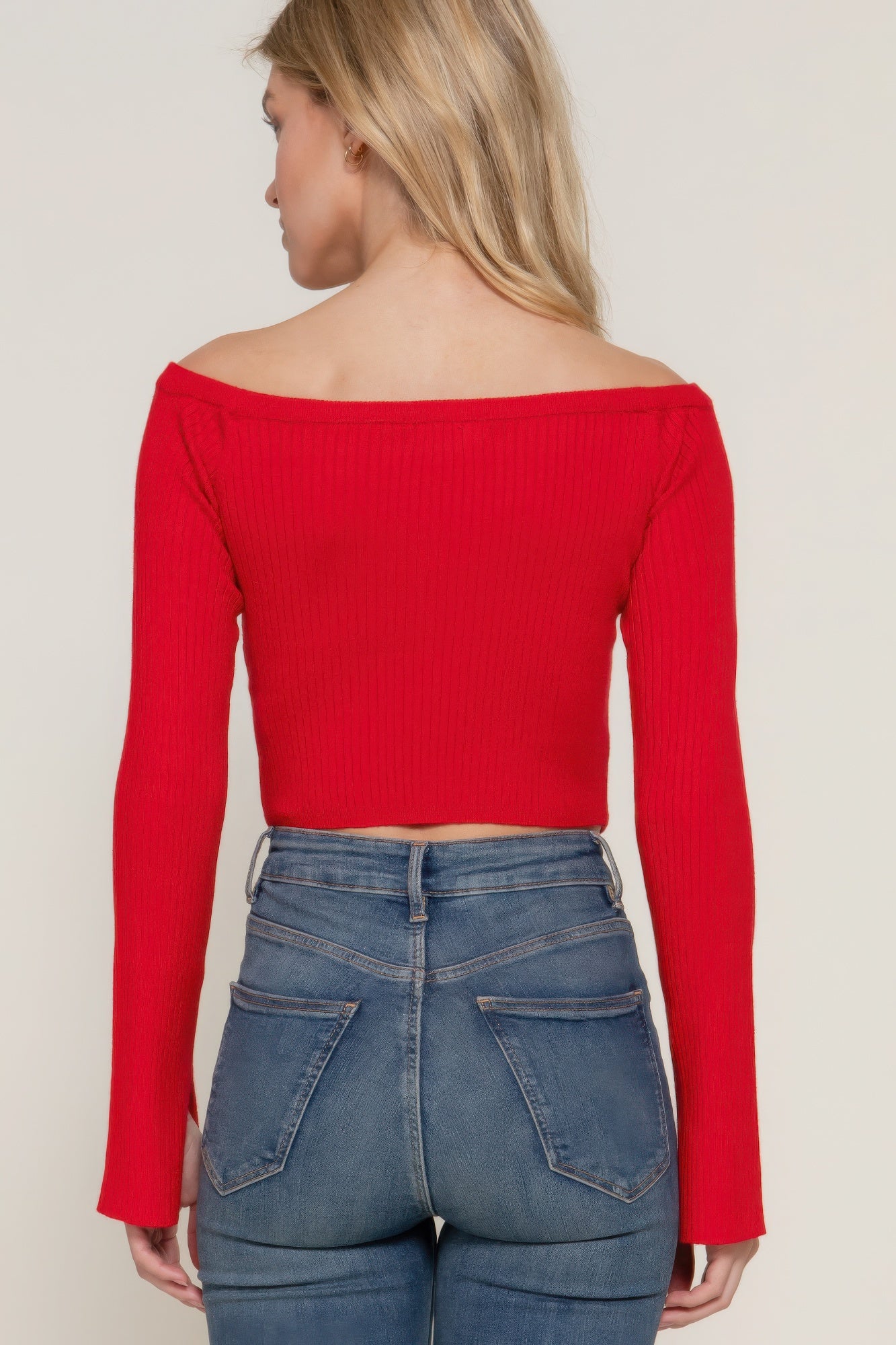 The Blair is our long flare sleeve off-shoulder sweater. This stunning piece is finished with a corset hem for a tailored look. Perfect for evening outings, casual events, or any occasion where you want to showcase an elegant look. Fabric: Made from 49% viscose, 28% polyester, and 23% nylon. Colour: red.