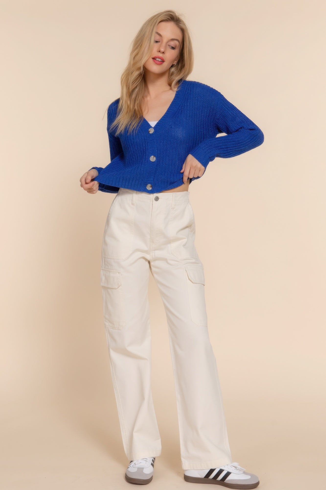 The Kate is our long sleeve v-neck cardigan. It's stylish and versatile piece with a button-down front and a relaxed fit. Ideal for layering over tops and dresses. Perfect for casual outings on cooler days. Fabric: 100% acrylic. Colour: blue.