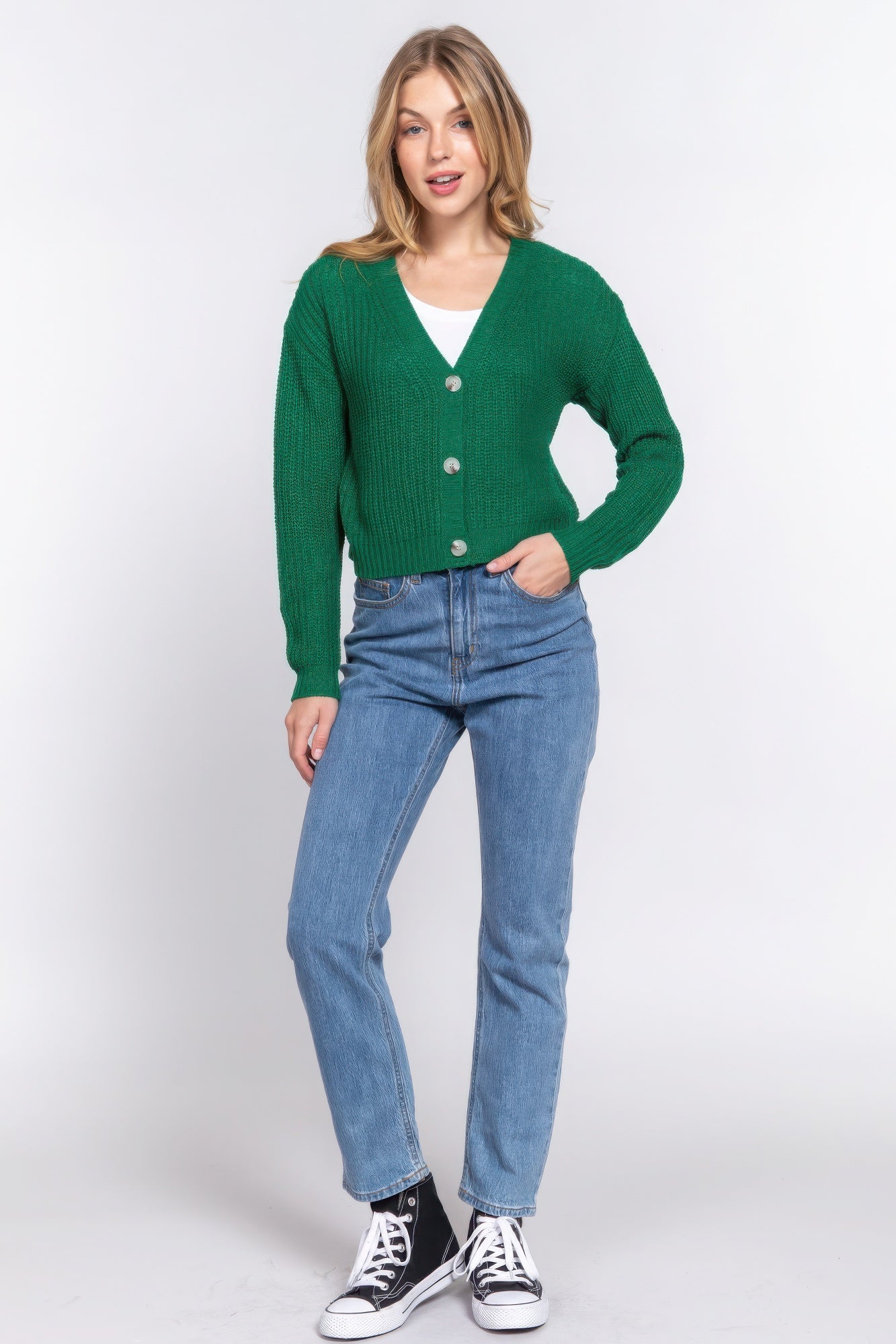 The Kate is our long sleeve v-neck cardigan. It's stylish and versatile piece with a button-down front and a relaxed fit. Ideal for layering over tops and dresses. Perfect for casual outings on cooler days. Fabric: 100% acrylic. Colour: green.