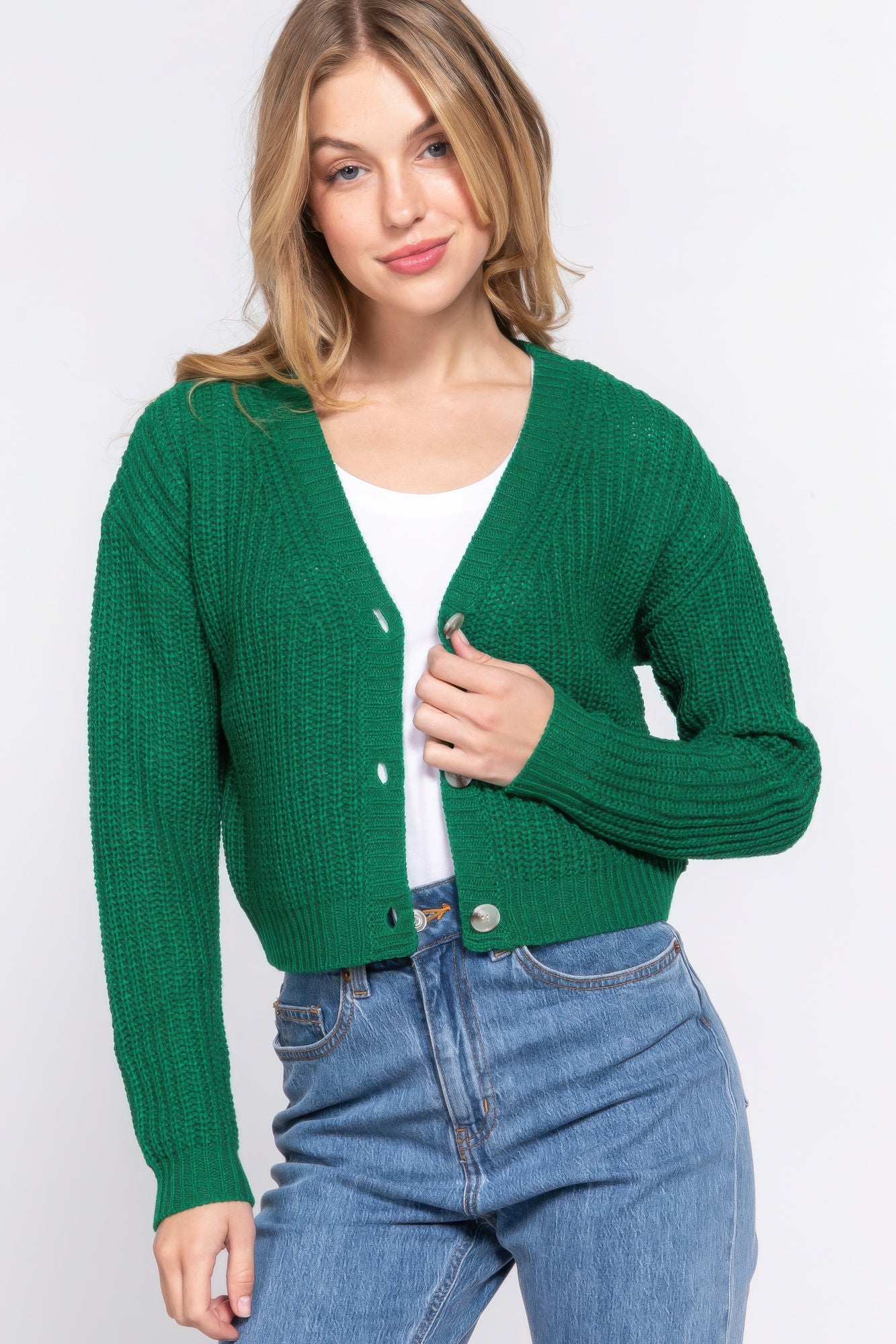 The Kate is our long sleeve v-neck cardigan. It's stylish and versatile piece with a button-down front and a relaxed fit. Ideal for layering over tops and dresses. Perfect for casual outings on cooler days. Fabric: 100% acrylic. Colour: green.