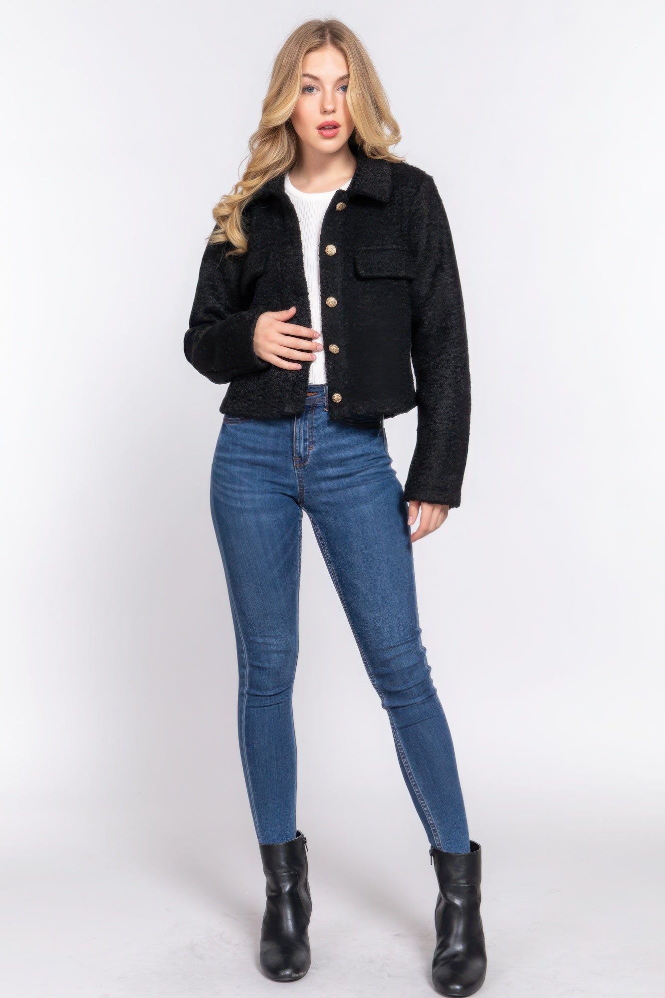 The Elsa is our long sleeve teddy fleece jacket that’s perfect for chilly days. Our jacket is designed for comfort, making it a go-to piece for everyday wear. Ideal for layering over tees or sweaters. Fabric: 100% polyester. Colour: black.