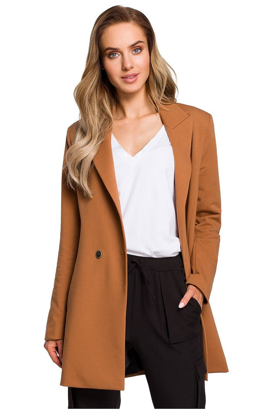 Elegant yet casual double-breasted jacket. This brown knitted jacket is suitable both for everyday wear with jeans and for more elegant outfits. Slip pockets on the front, fully lined.