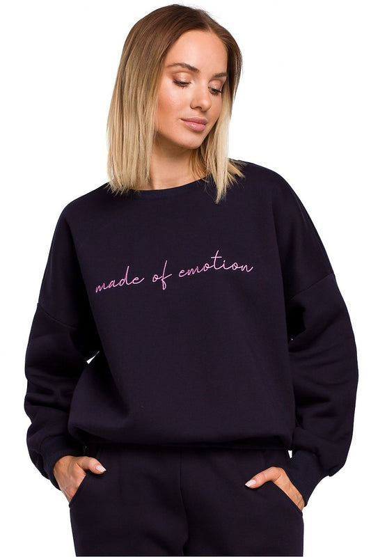 Oversized sweater, with original embroidery on the front in many fashionable colors. Lovely with sweatpants in the same color, jeans, skirts and dresses. Colour: Navy Blue.