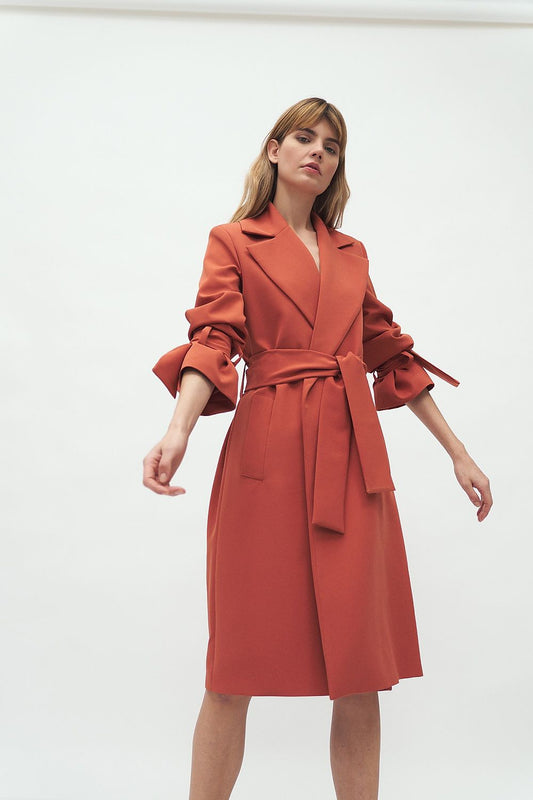 We break the classics! This coat is a perfect proof of that. Works well with trousers as well as with dresses.