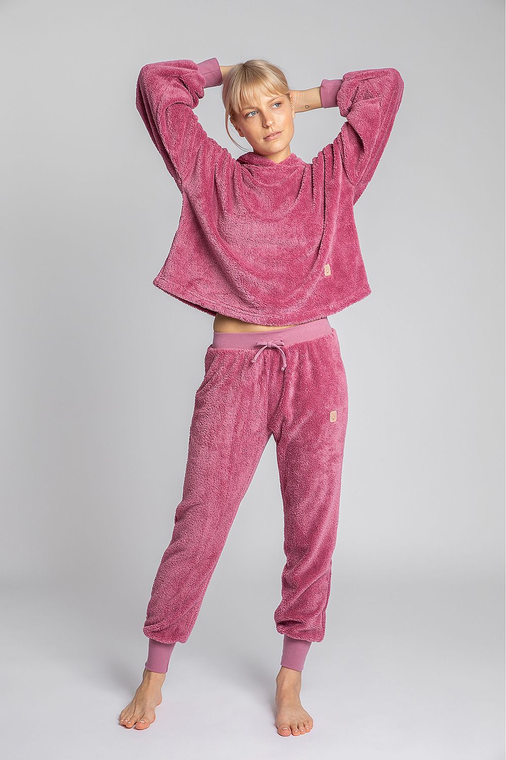 These heavenly lightweight joggers in plush knit will make lazy moments at home more enjoyable and are perfect for a walk when it's chilly outside. Colour: pink.