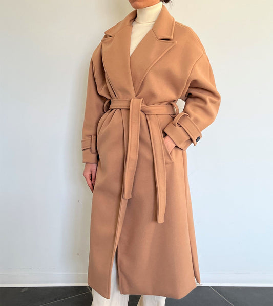 The Livia is a classic and timeless piece made in Italy. It is a must-have long coat for a fashionable winter. Colour: Camel.