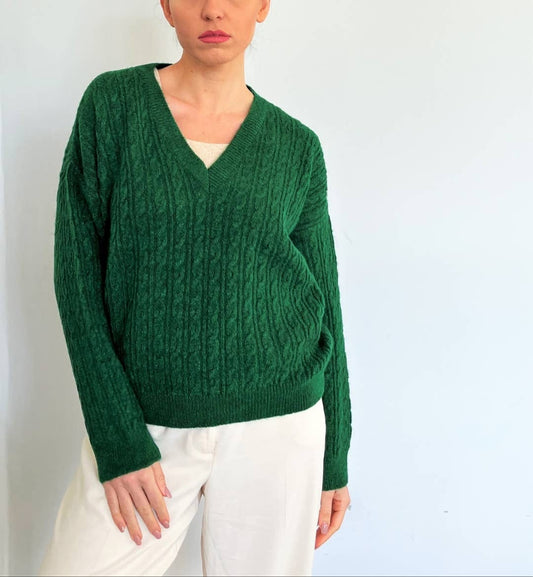 This classic sweater is available in many colors. It's easy to match with a pair of jeans or pants. An evergreen addition to your wardrobe. The is the green colour.